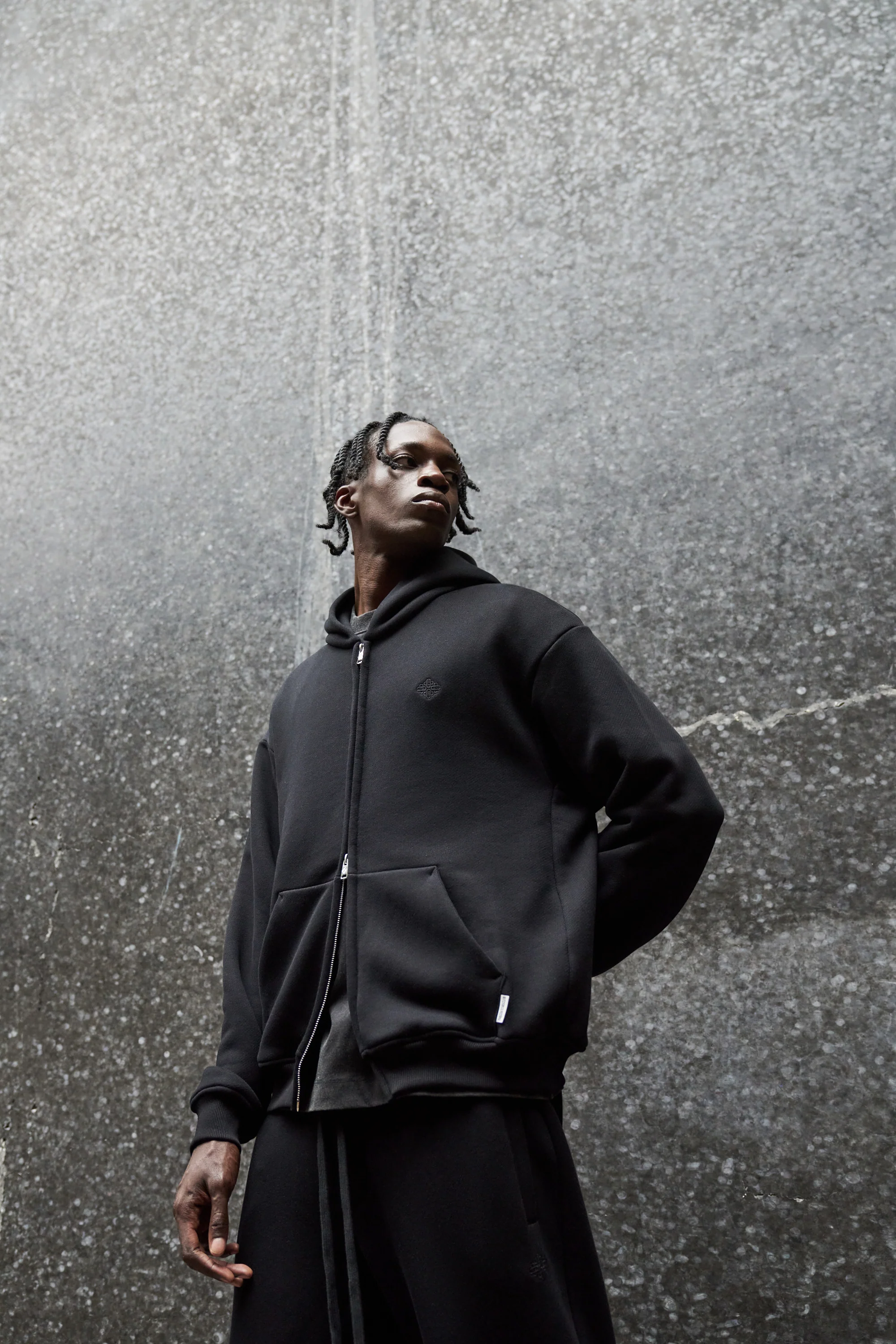 LAUNDERED CLASSICS ZIP THROUGH HOODIE - WASHED BLACK - Image 2