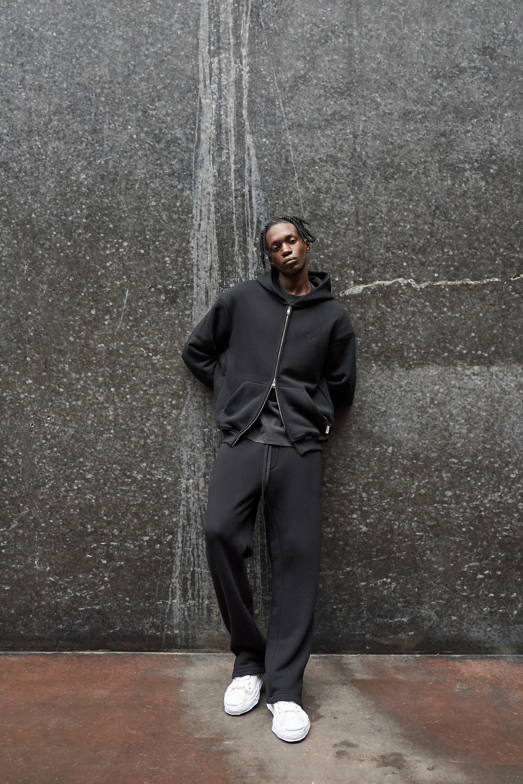 LAUNDERED CLASSICS ZIP THROUGH HOODIE - WASHED BLACK - Image 3
