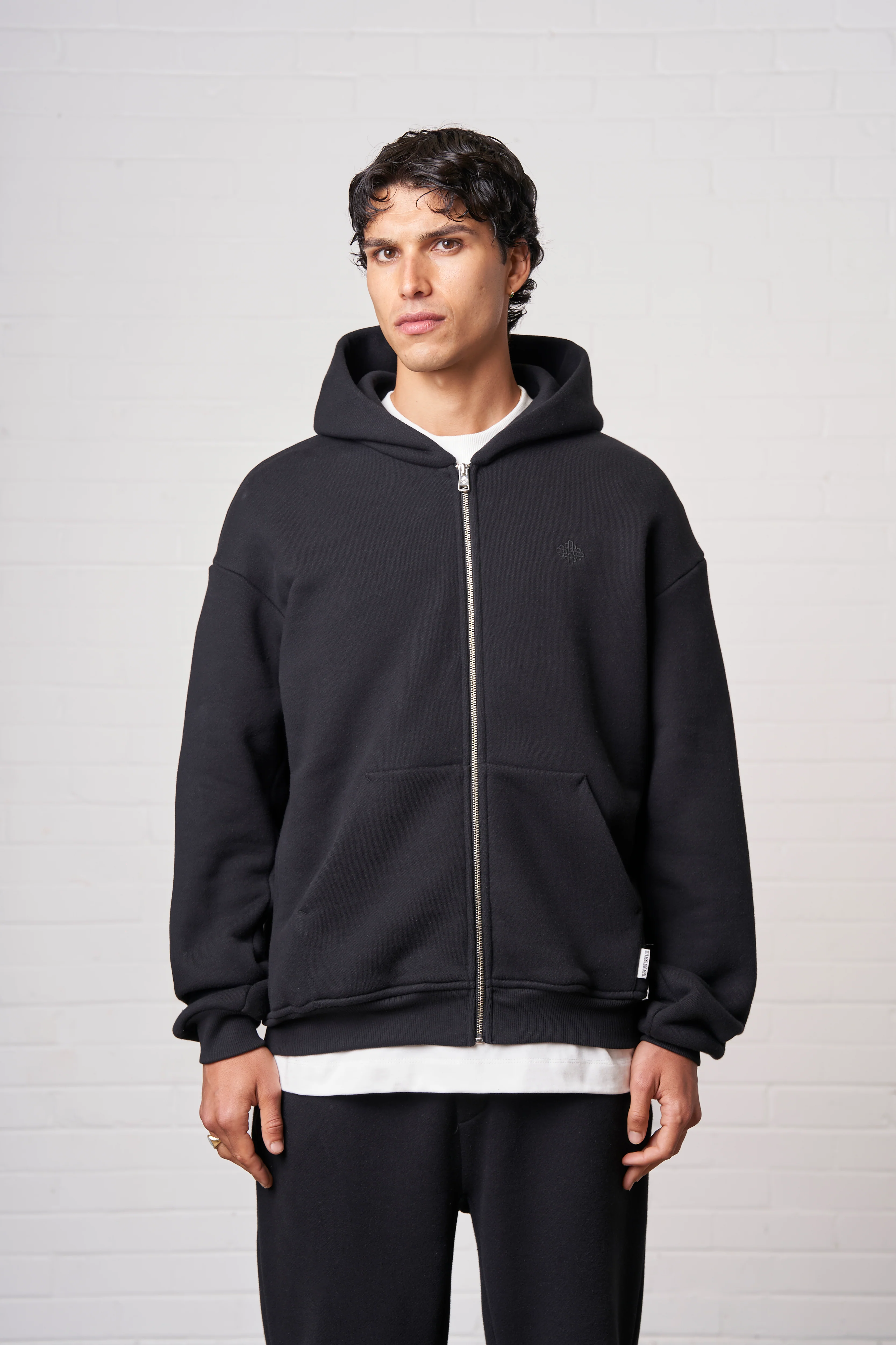 LAUNDERED CLASSICS ZIP THROUGH HOODIE - WASHED BLACK - Image 4