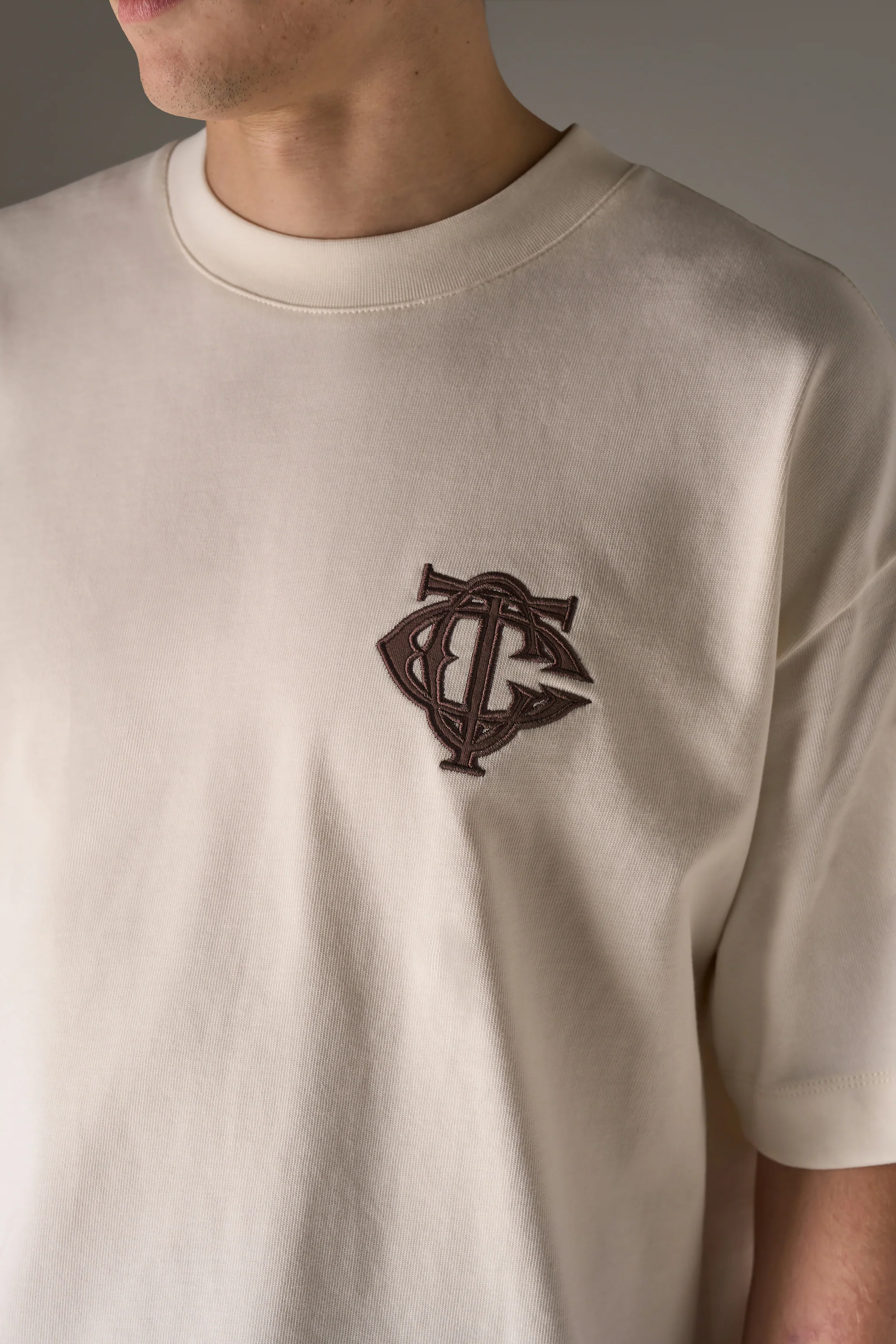 APPLIQUE MONOGRAM EMBLEM T-SHIRT - OFF WHITE - Image 3