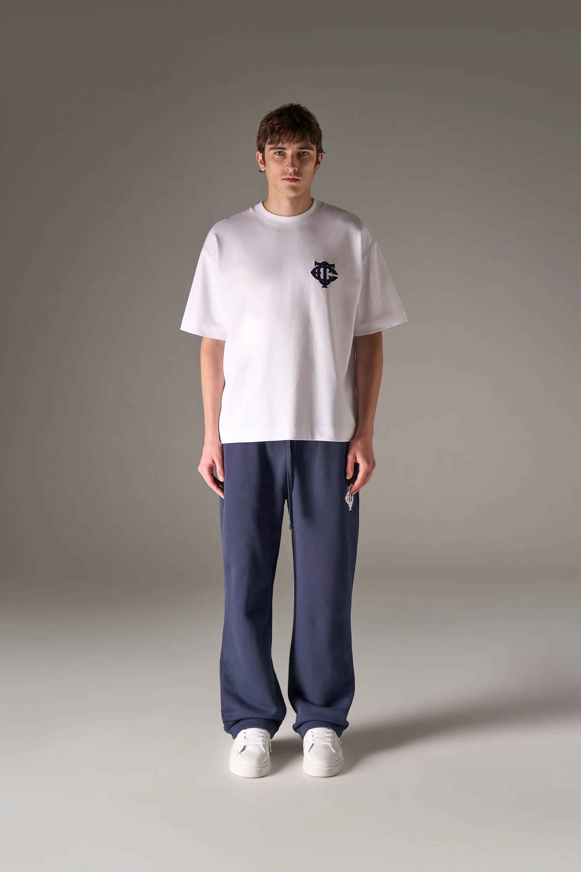 APPLIQUE MONOGRAM EMBLEM T-SHIRT - WHITE NAVY - Image 2
