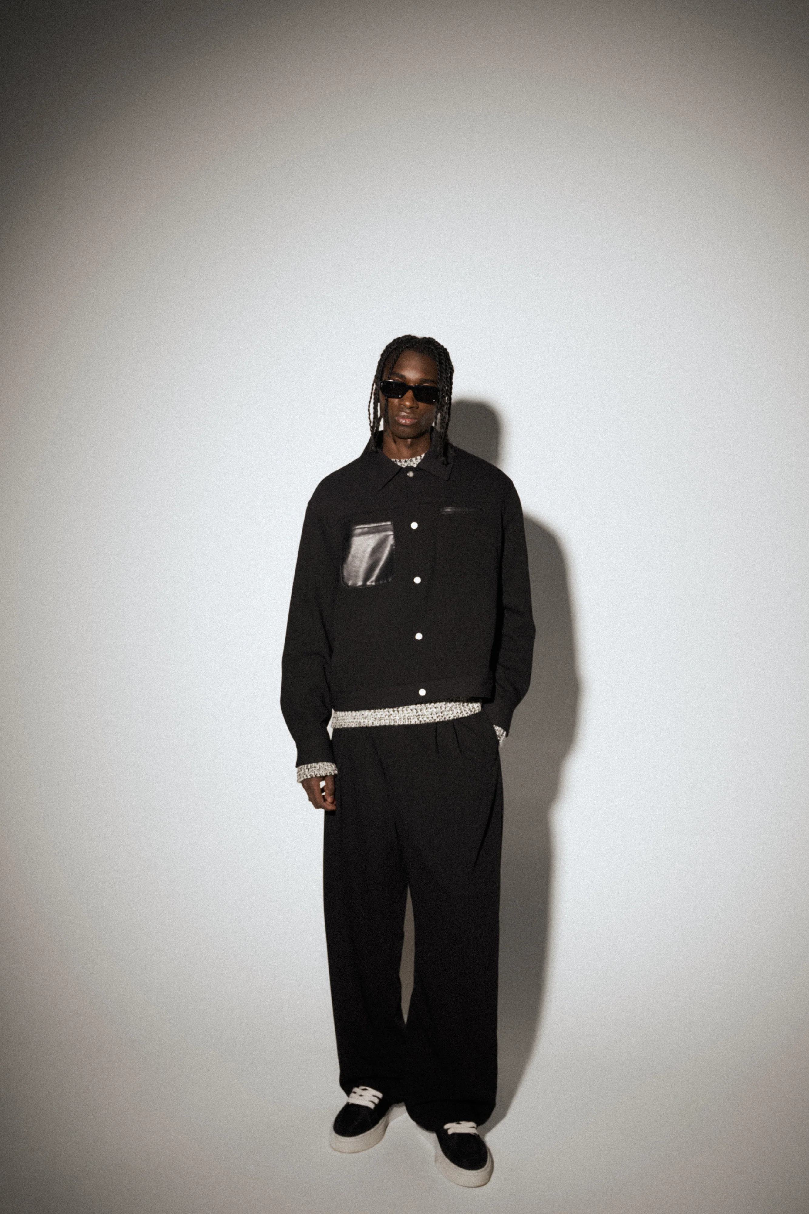 BARREL LEG TAILORED TROUSERS - BLACK - Image 3