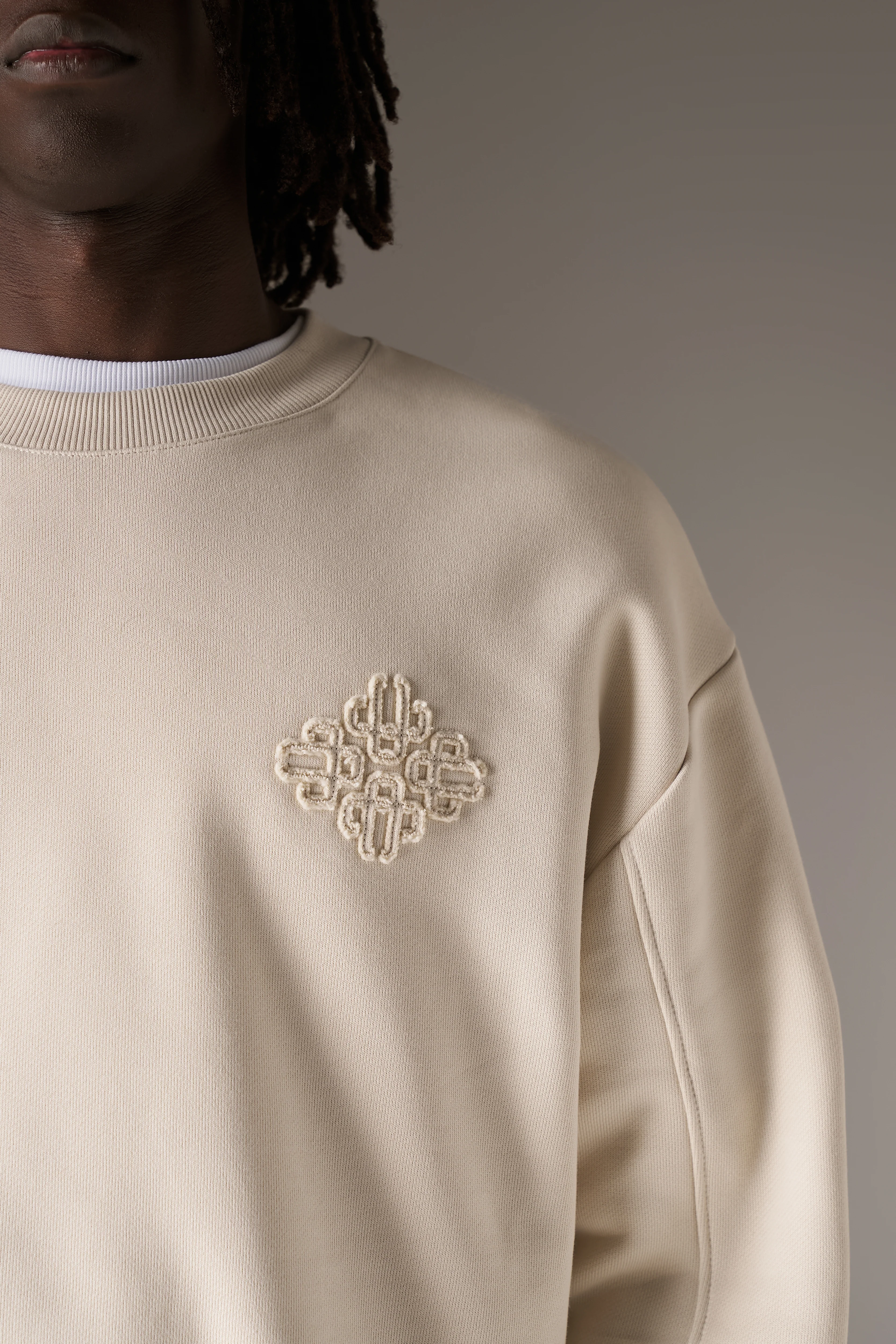 BORG EMBLEM APPLIQUE CREW - BONE - Image 4