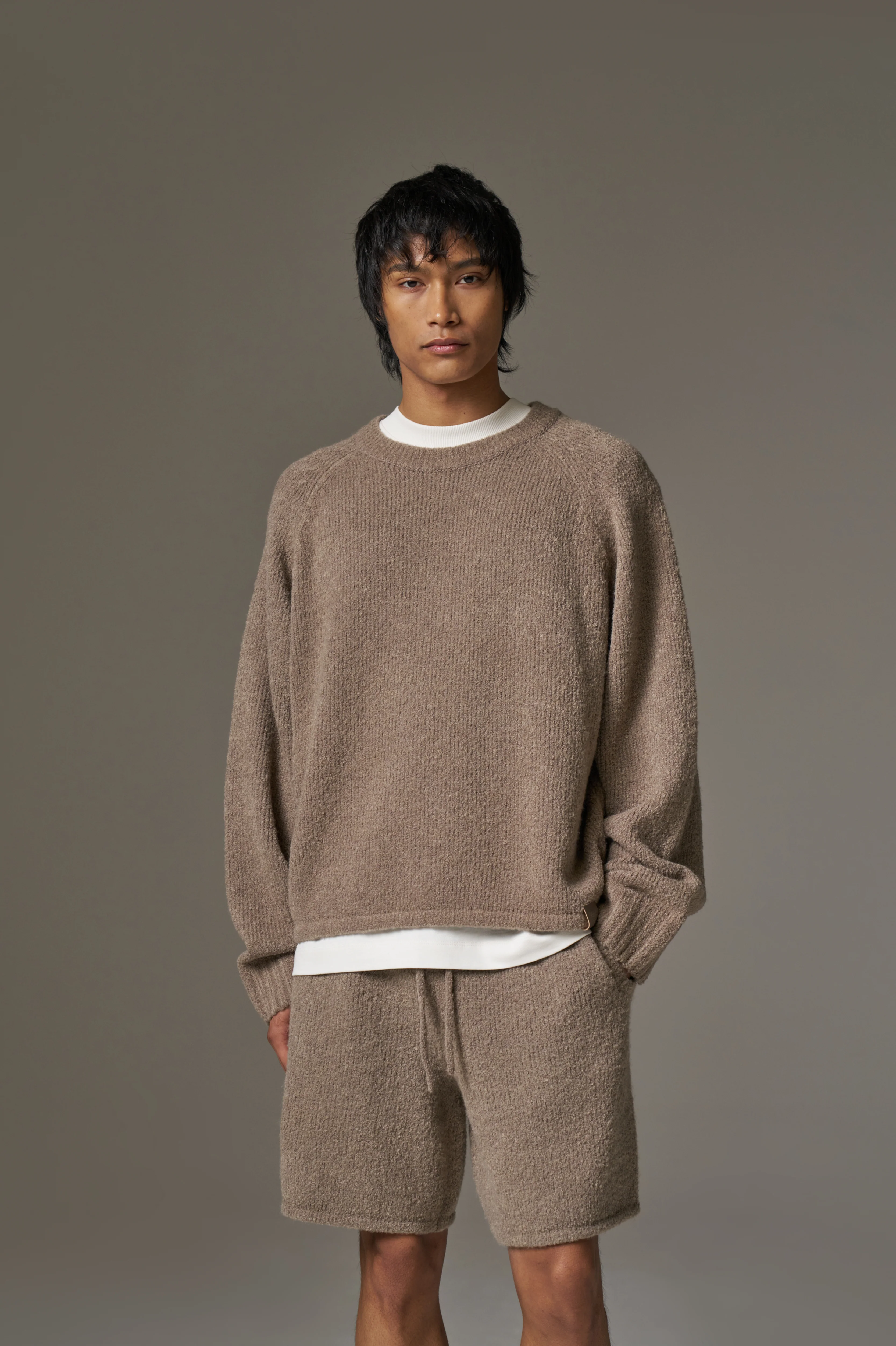 BOUCLE KNIT RAGLAN CREW - BROWN - Image 2