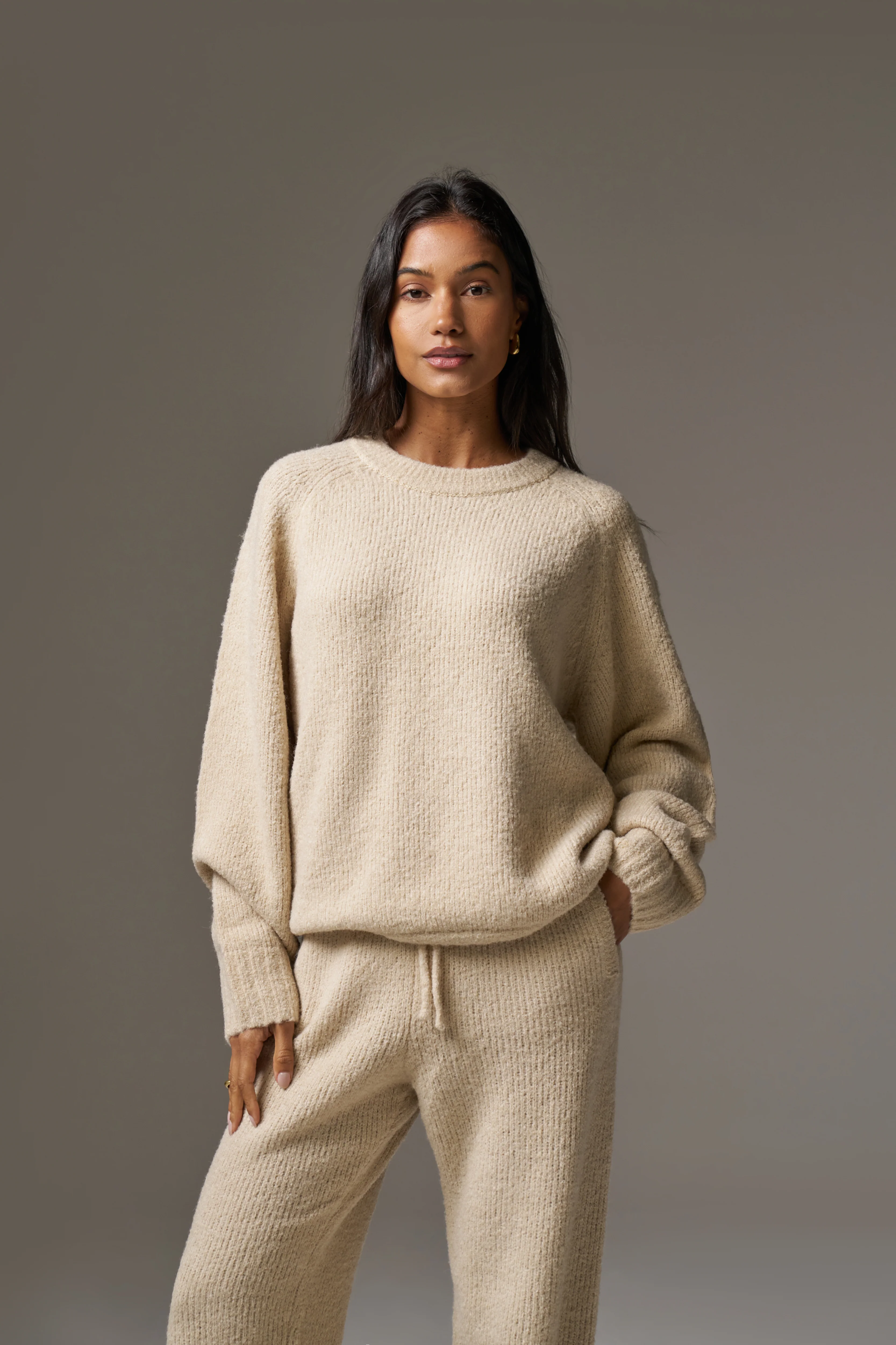 BOUCLE KNIT RAGLAN CREW - STONE - Image 3