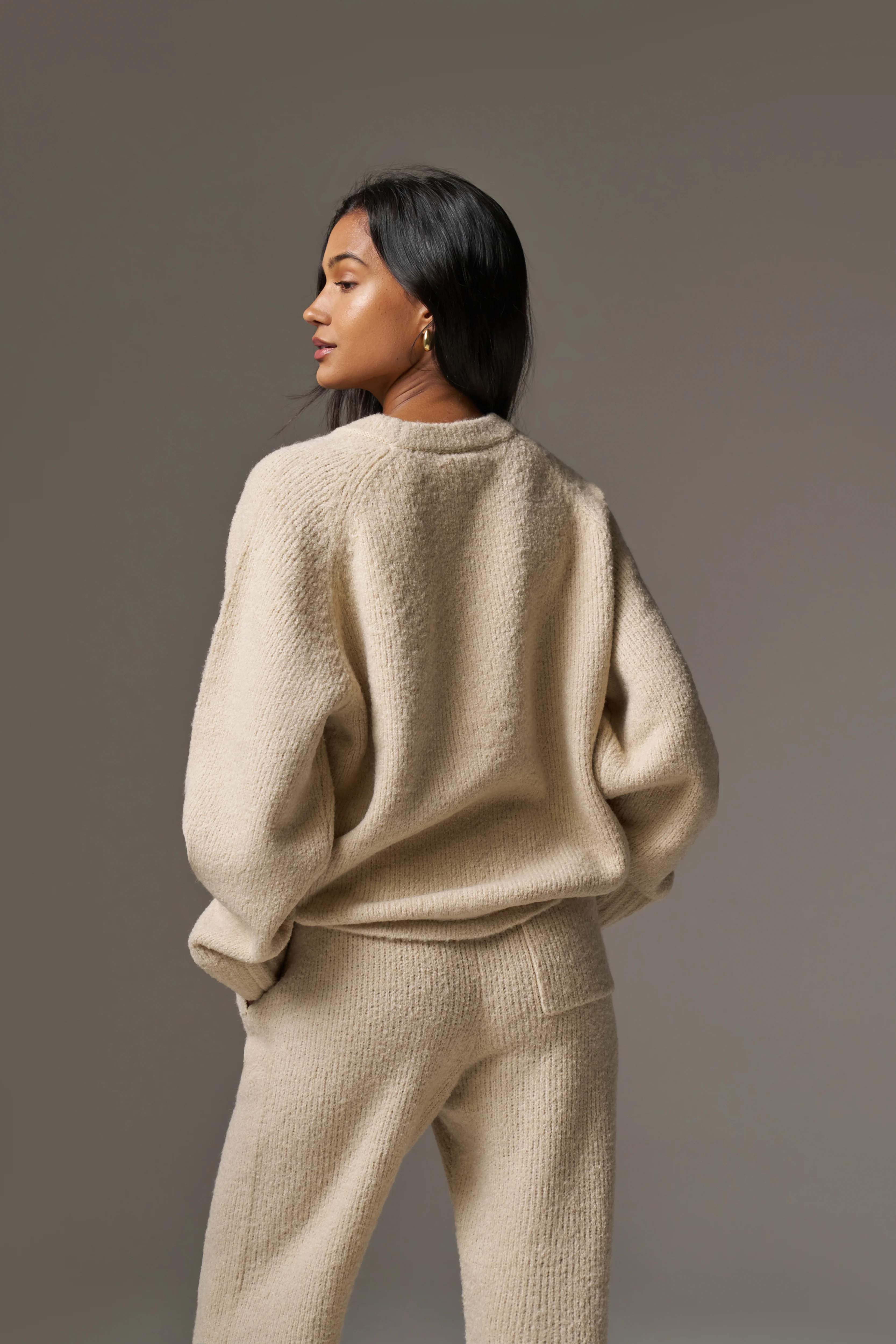 BOUCLE KNIT RAGLAN CREW - STONE - Image 6