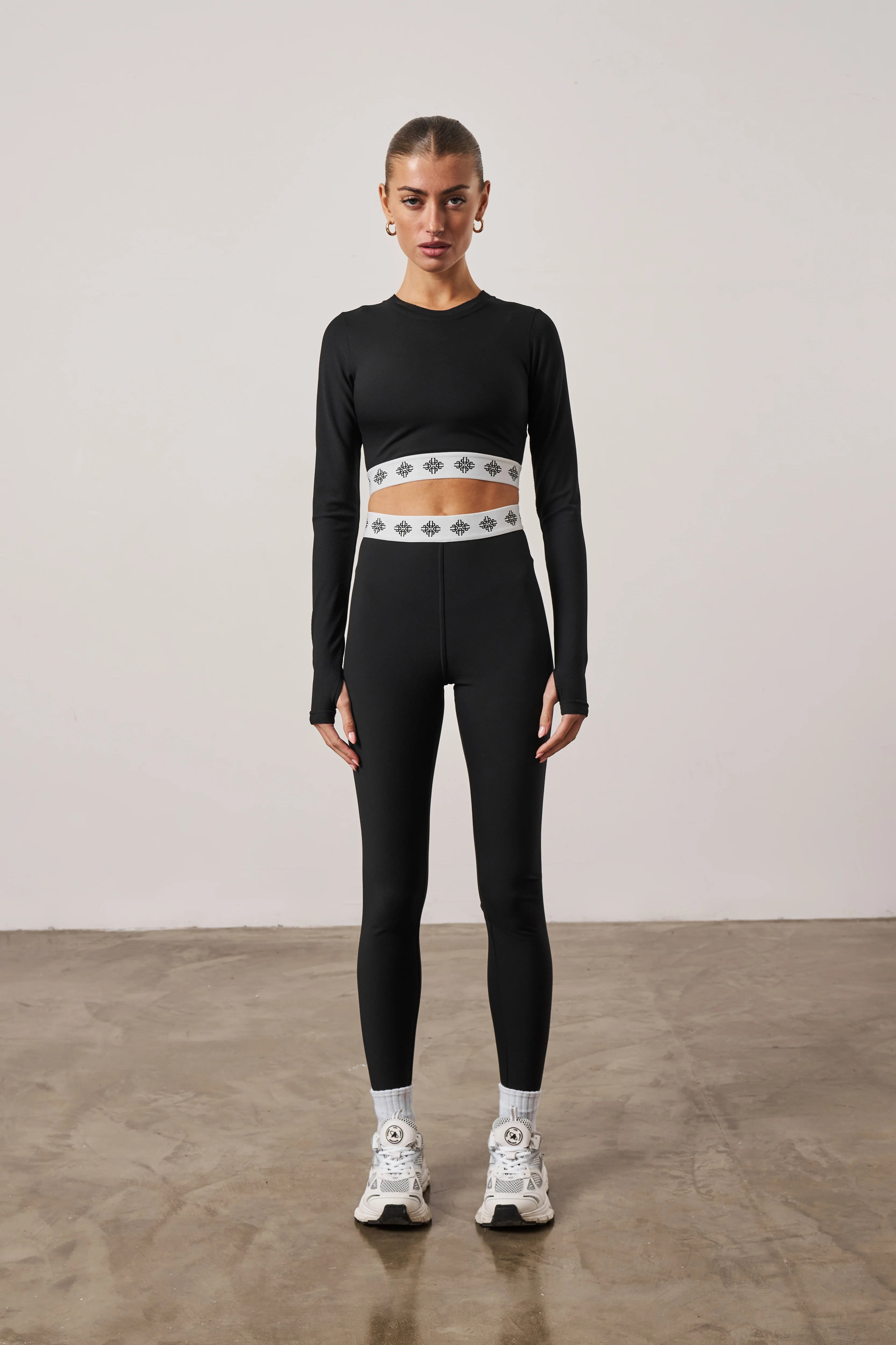 BRANDED WAISTBAND FITTED RIBBED TOP - BLACK - Image 3