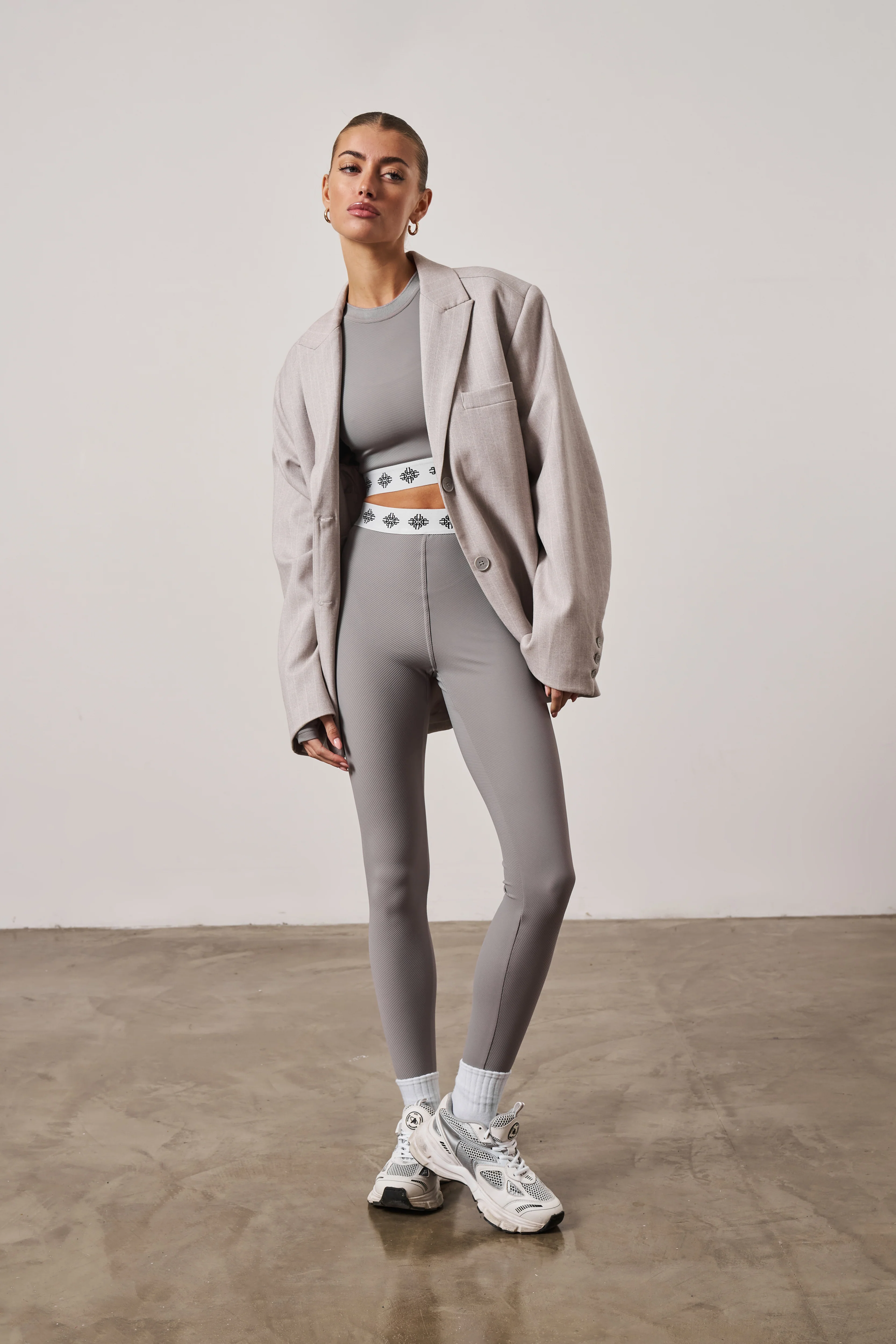 BRANDED WAISTBAND RIBBED LEGGINGS - GREY - Image 5