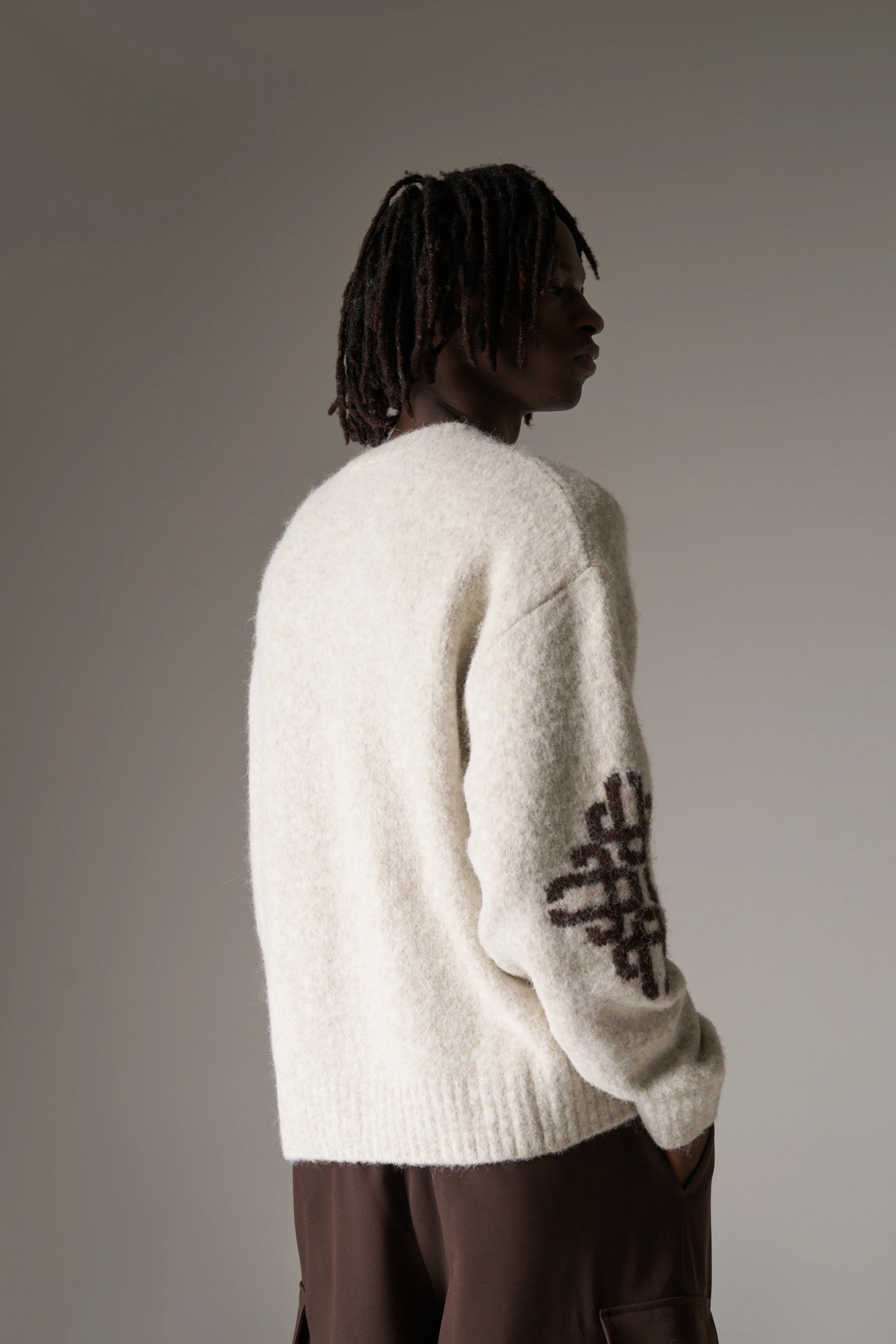 BRUSHED EMBLEM SLEEVE KNITTED CREW - BEIGE - Image 7