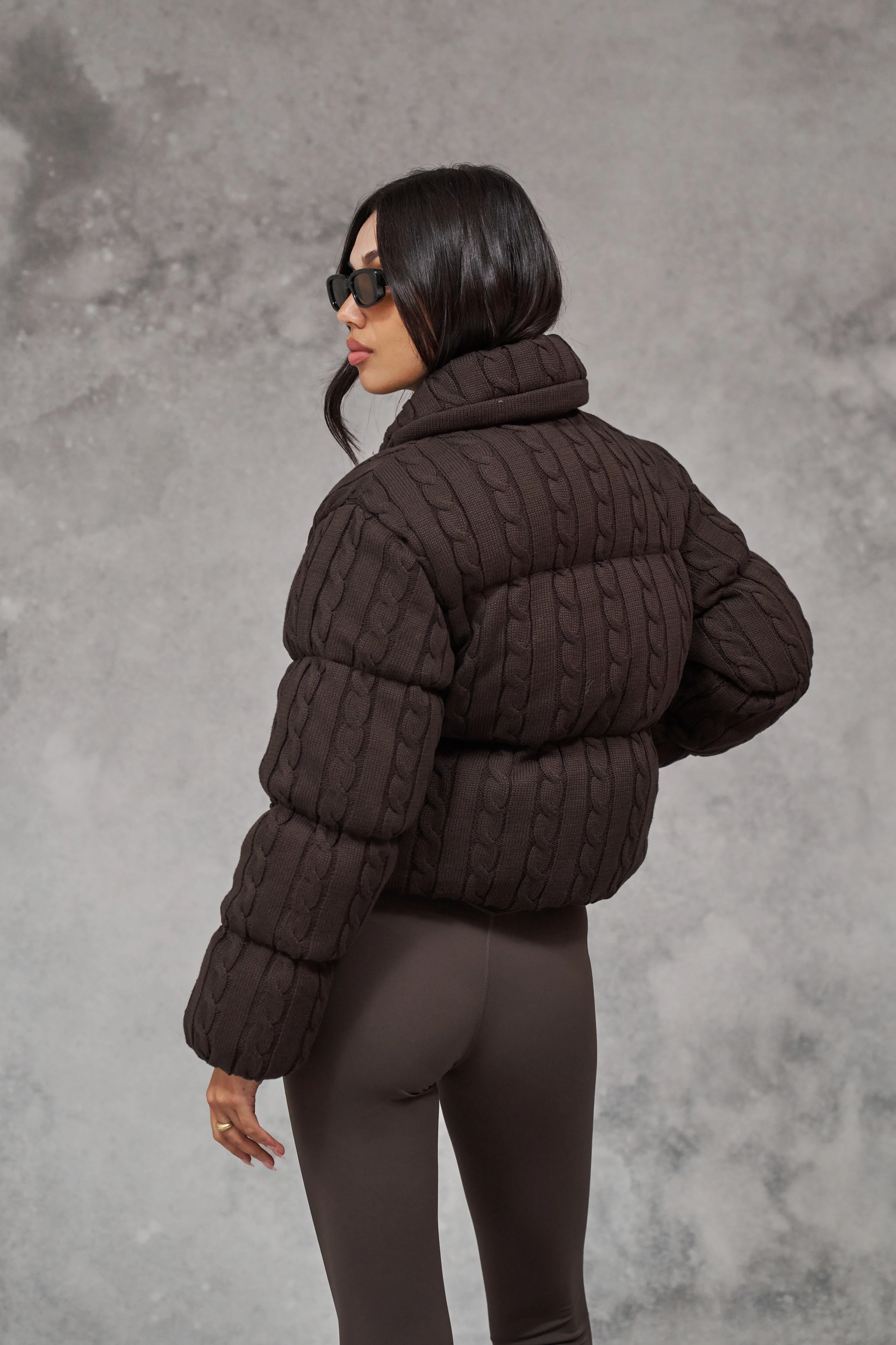 CABLE KNITTED PUFFER - BROWN - Image 6