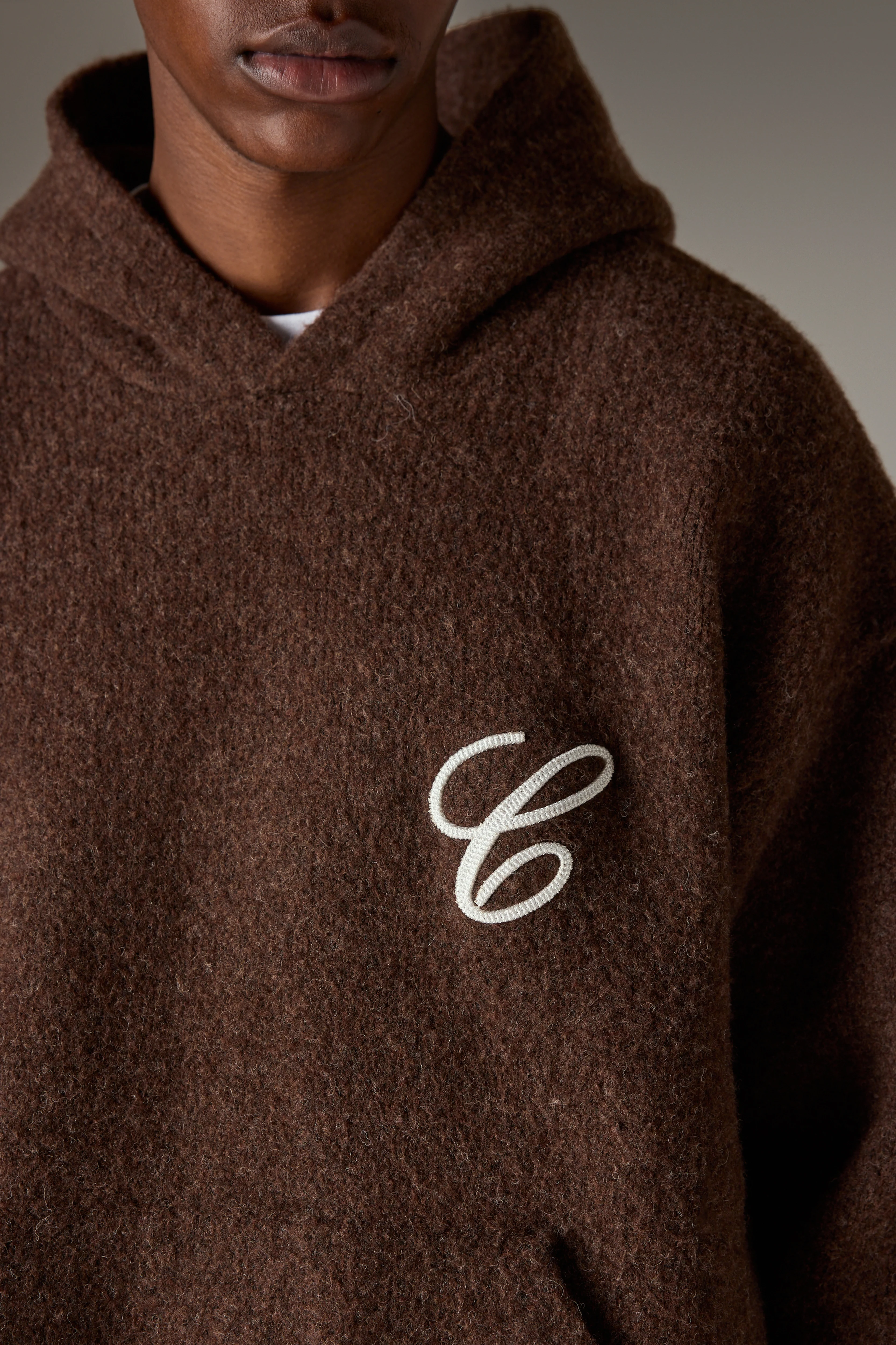 CHAINSTITCH EMBROIDERY KNITTED HOODIE - BROWN - Image 4