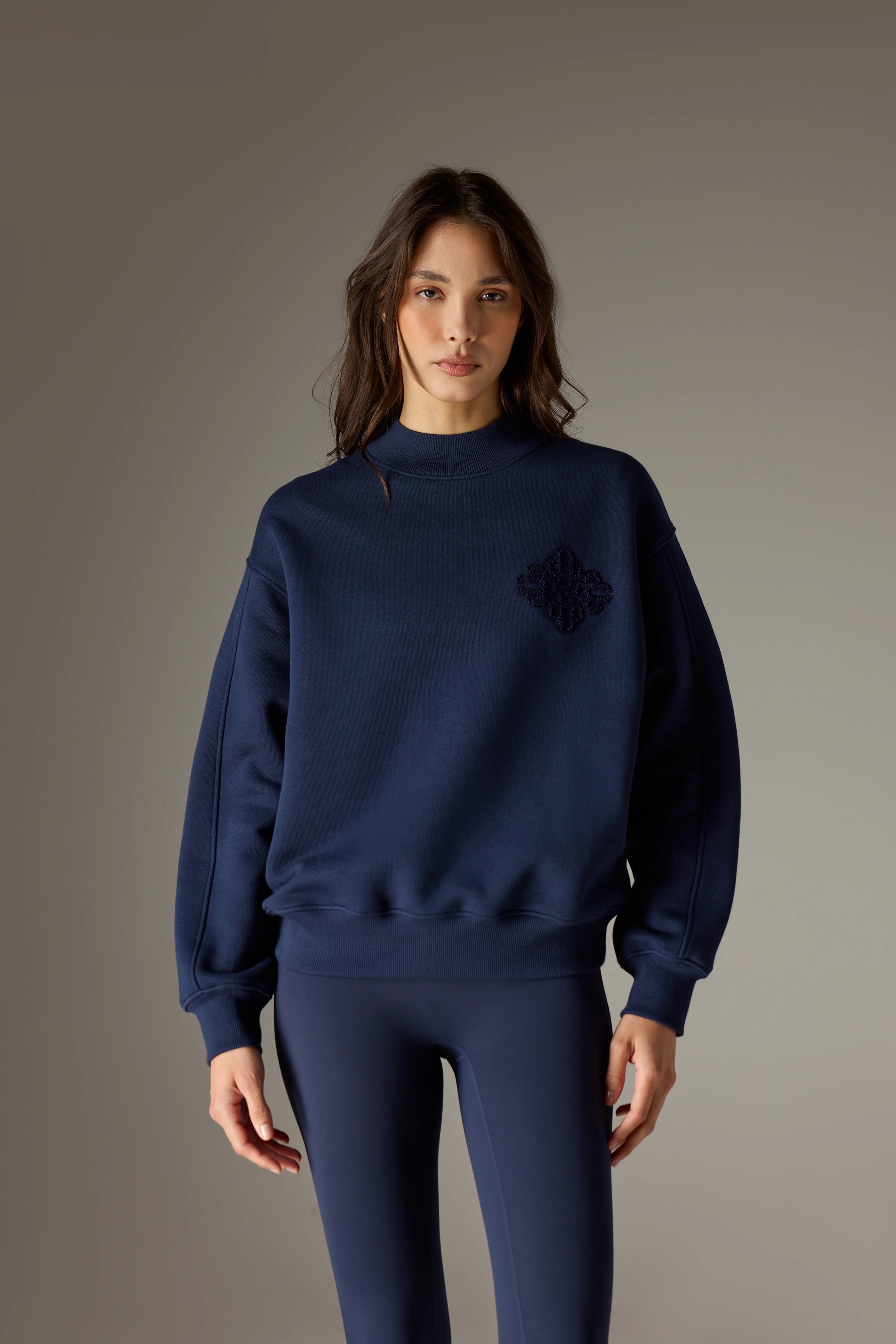 CHENILLE EMBLEM MOCK NECK CREW - DARK NAVY - Image 2