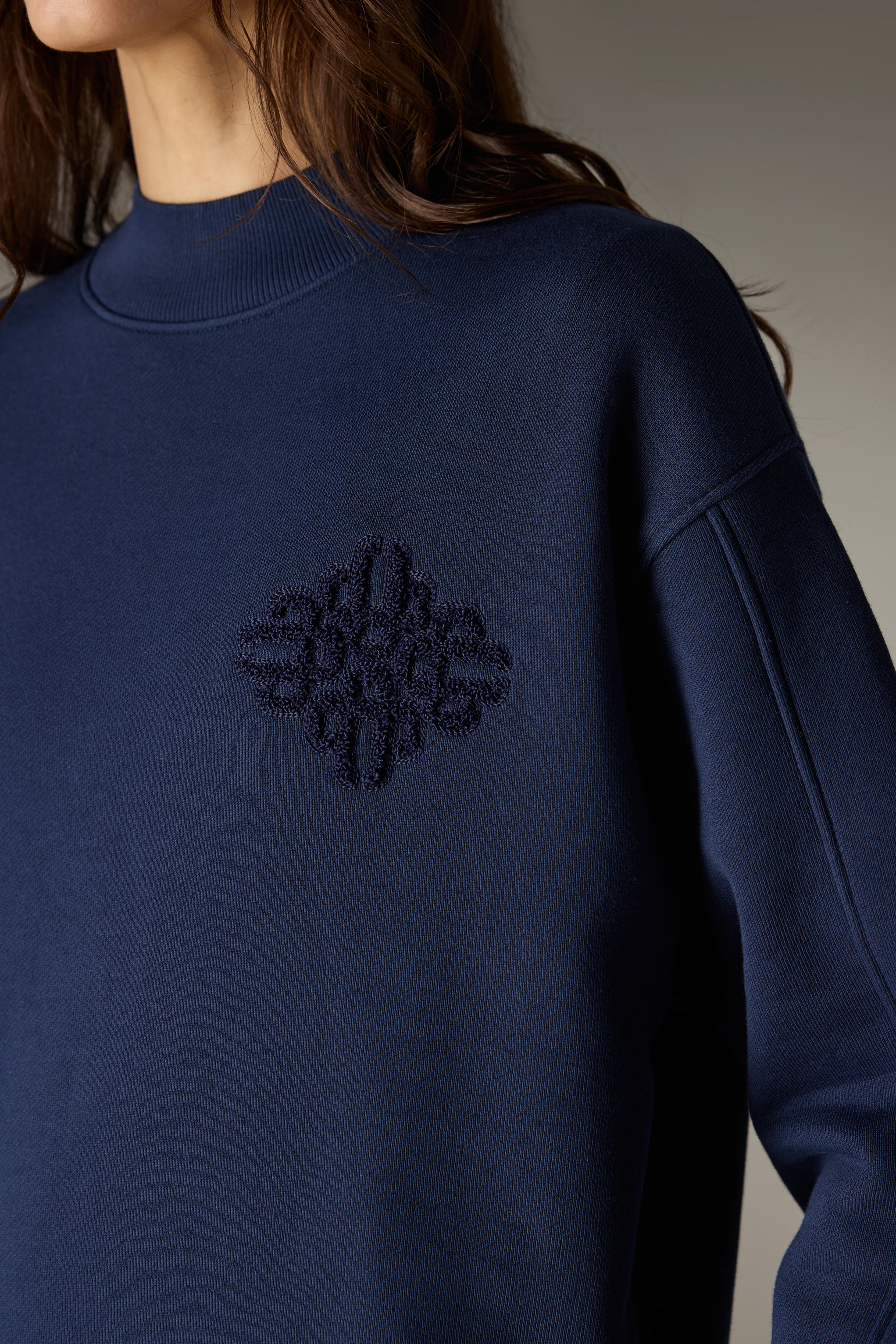 CHENILLE EMBLEM MOCK NECK CREW - DARK NAVY - Image 4