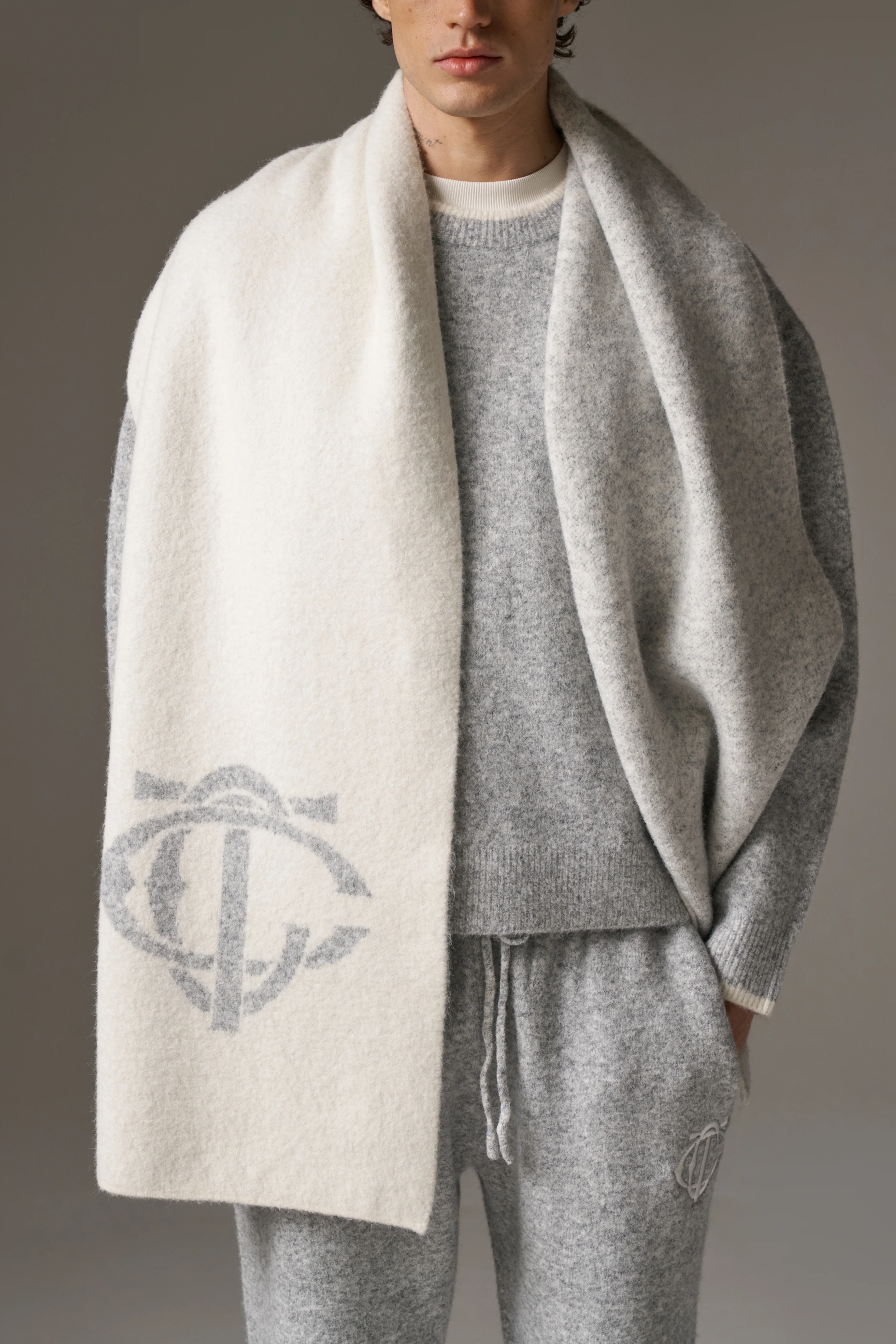 MONOGRAM SCARF - OFF WHITE - Image 6