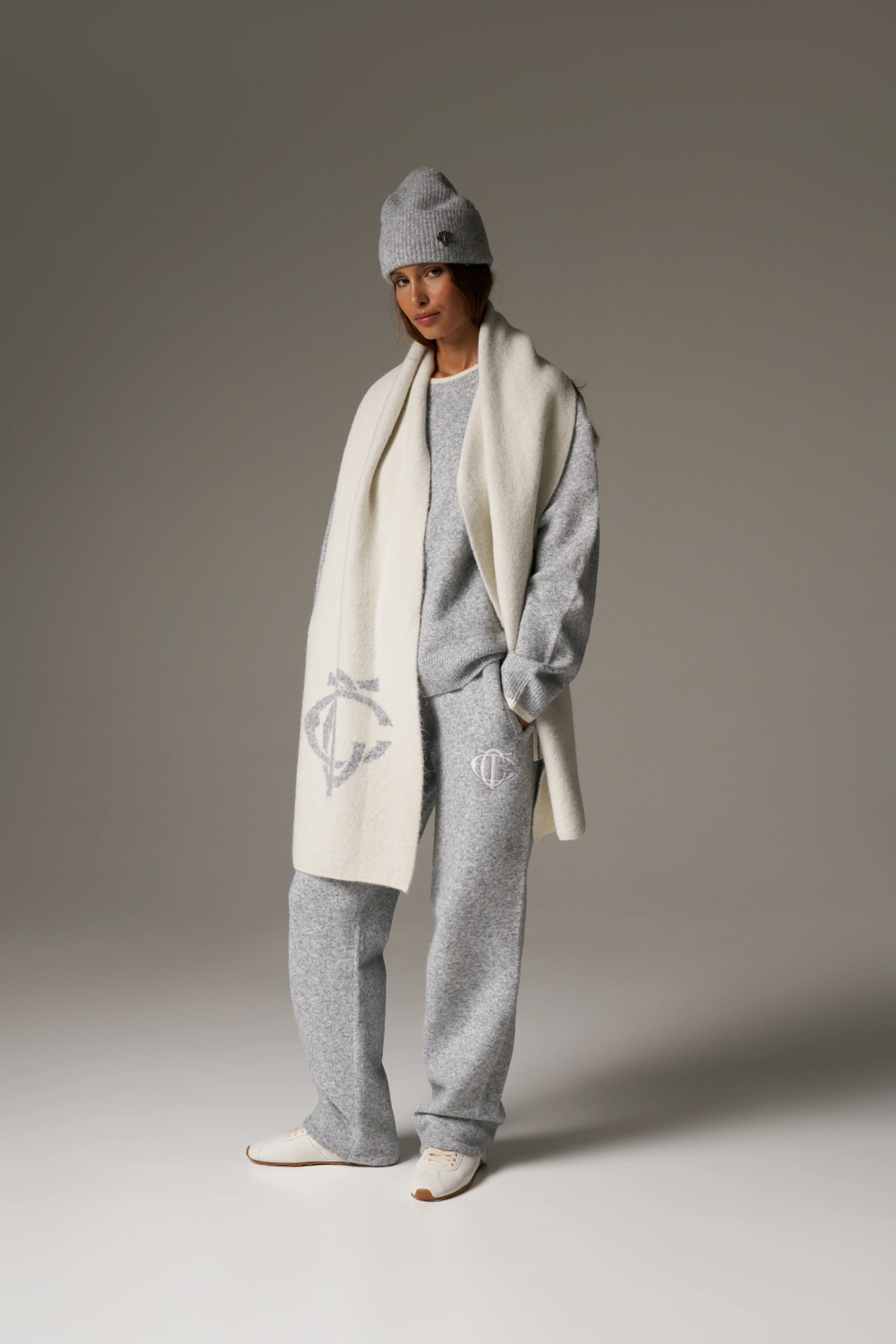MONOGRAM SCARF - OFF WHITE - Image 7