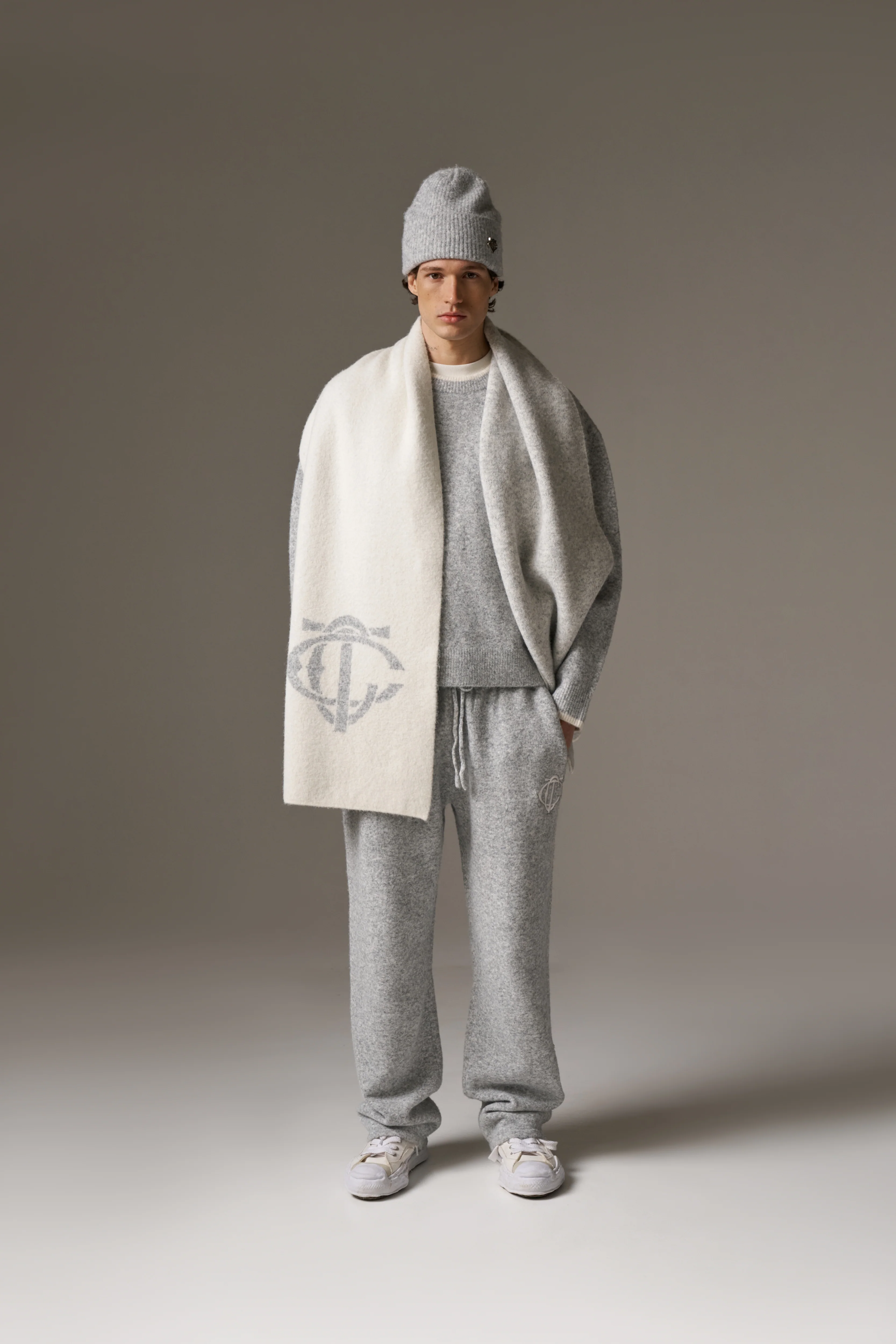 MONOGRAM SCARF - OFF WHITE - Image 8