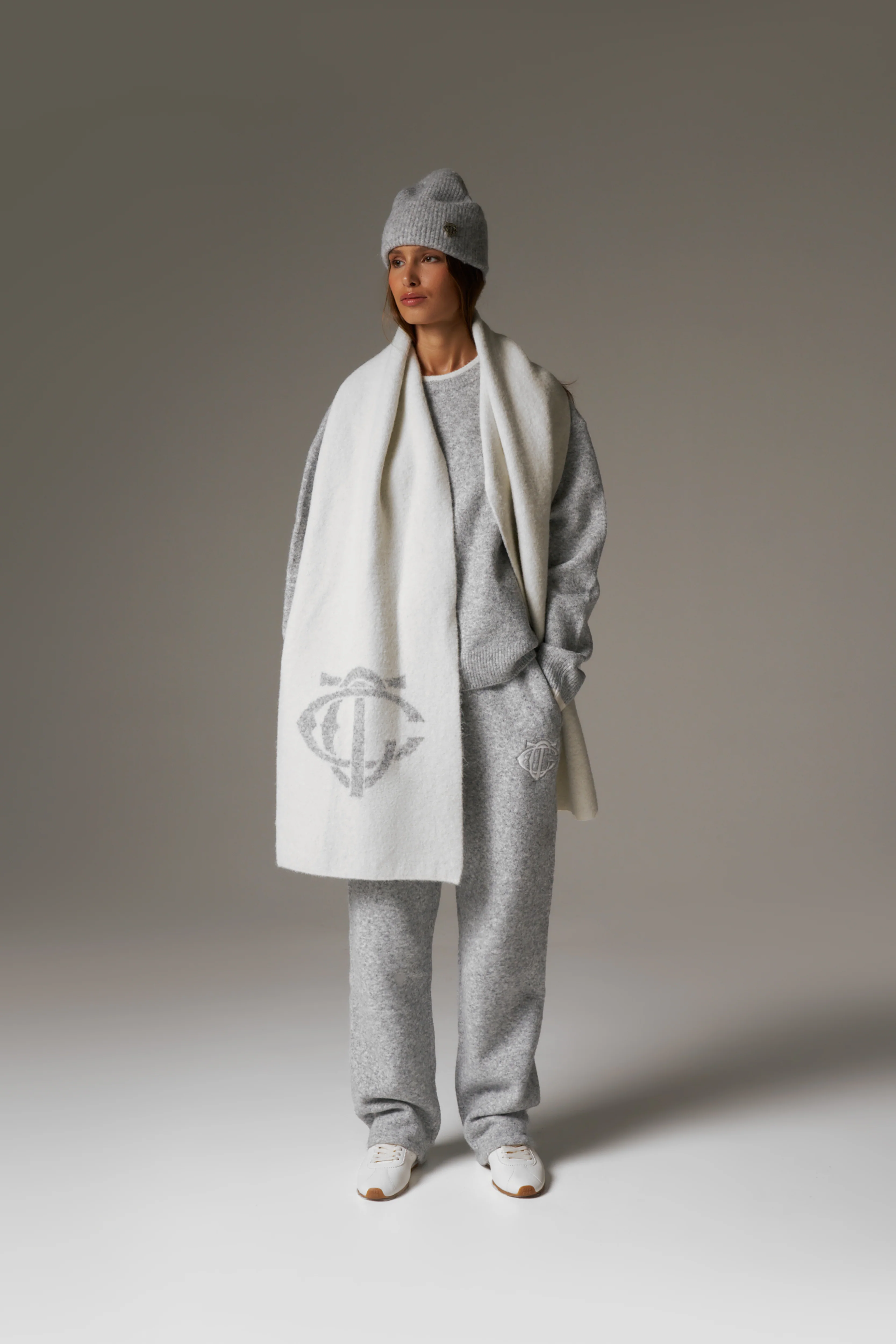 MONOGRAM SCARF - OFF WHITE - Image 9