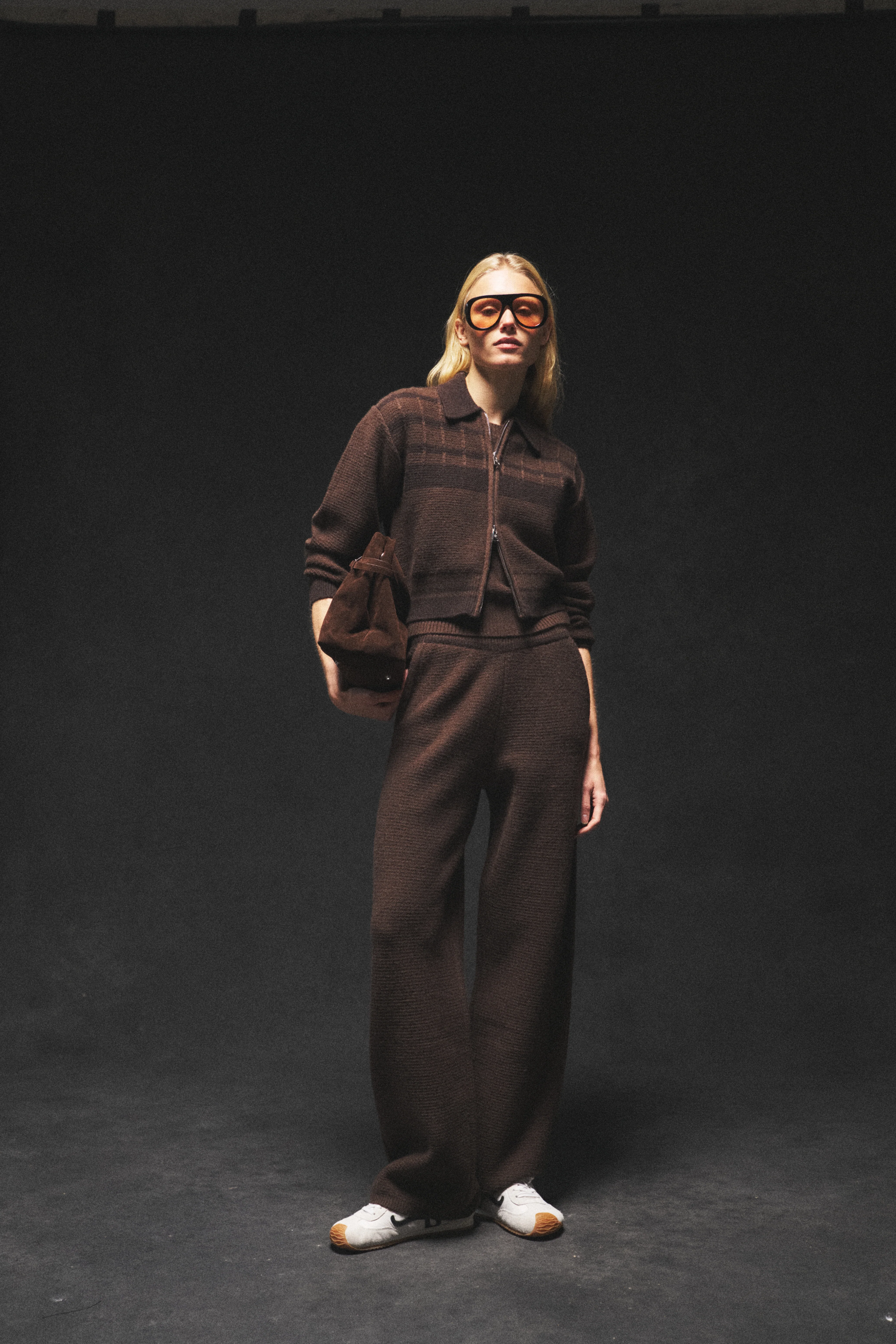 CONTRAST STRIPE KNITTED ZIP THROUGH - CHOCOLATE - Image 4