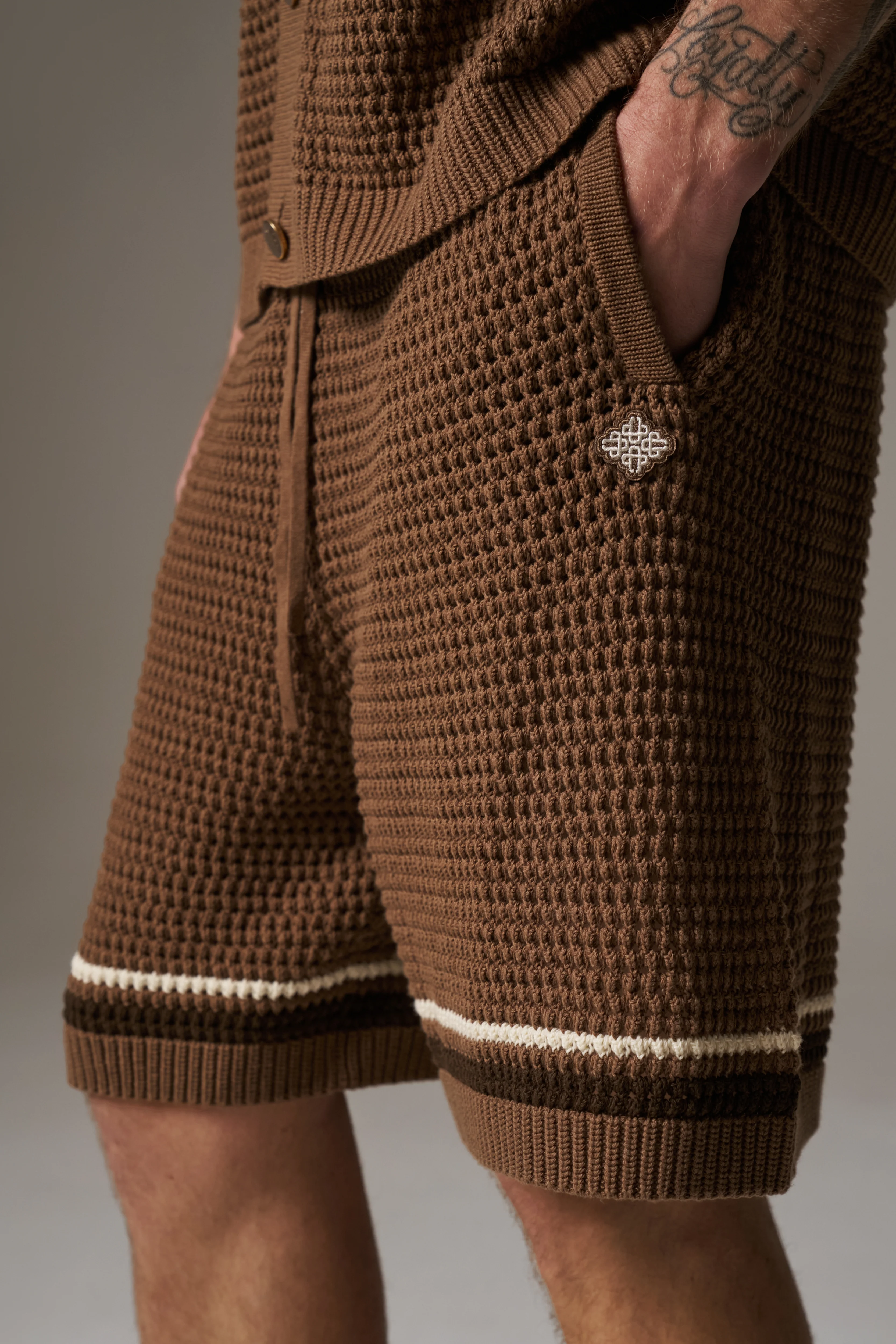 CROCHET KNITTED STRIPE SHORTS - BROWN - Image 6