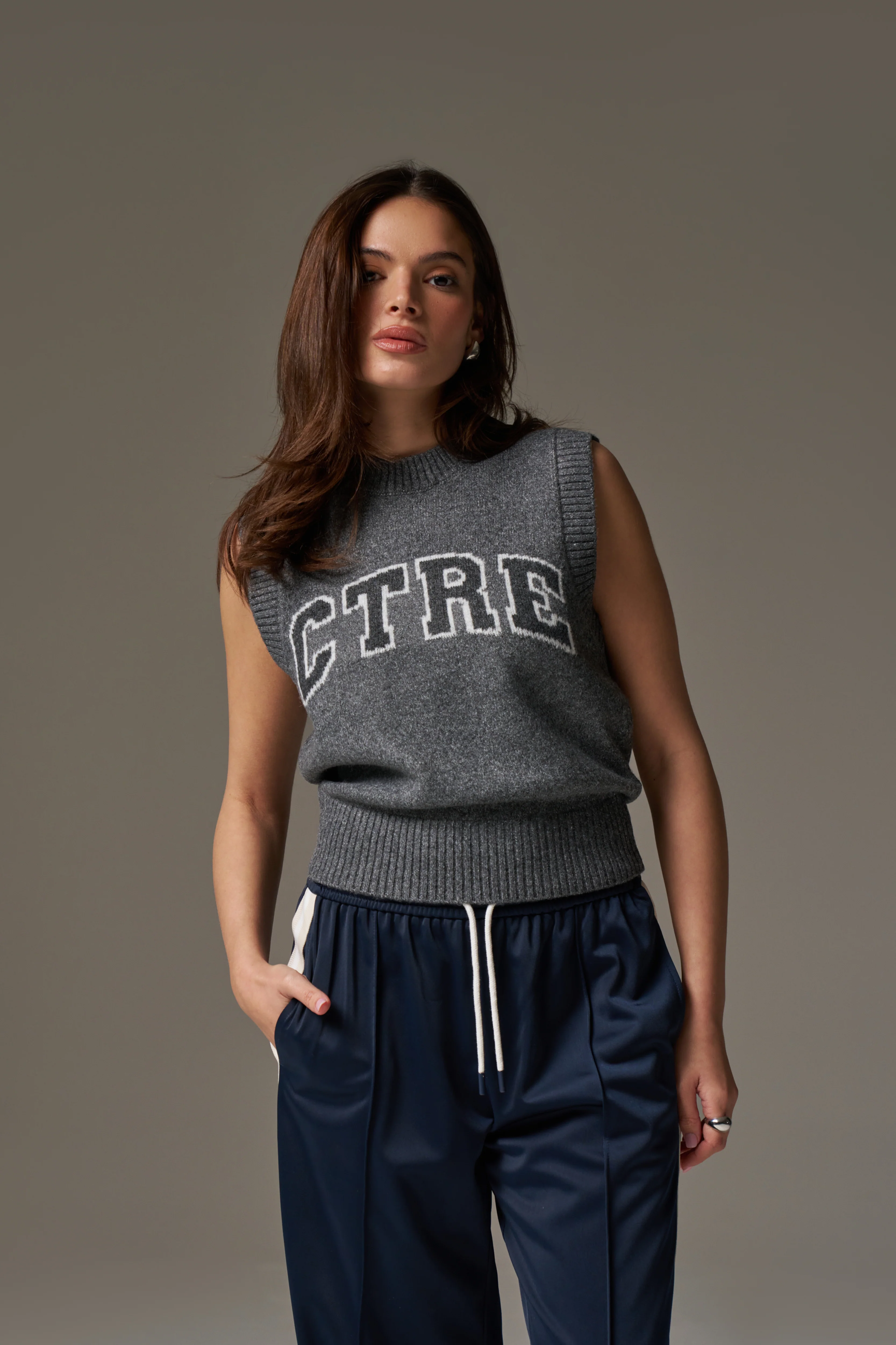 CTRE KNITTED VEST - GREY - Image 10