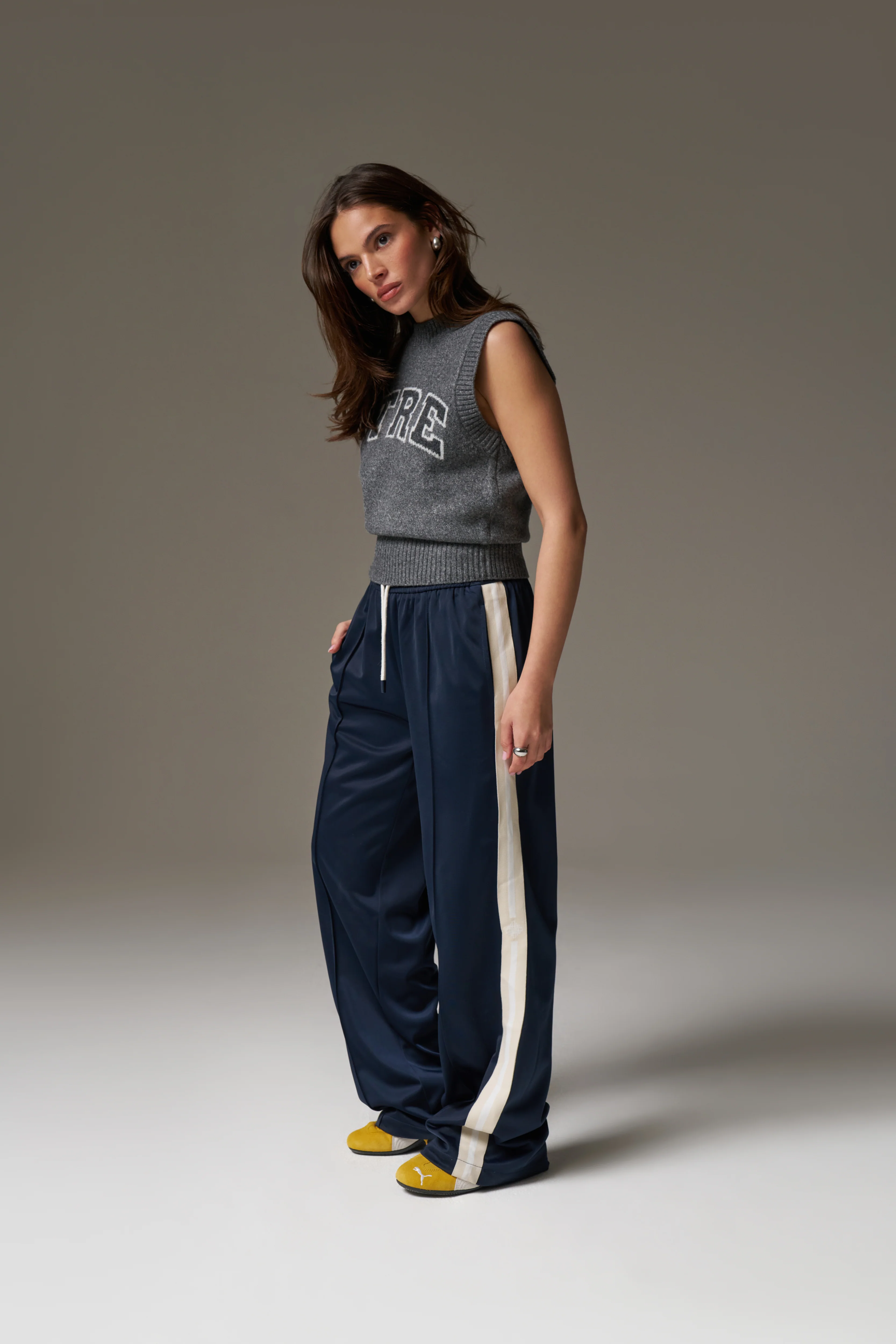 CTRE KNITTED VEST - GREY - Image 11
