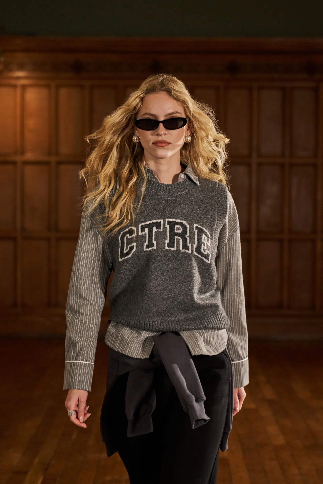 CTRE KNITTED VEST - GREY - Image 2