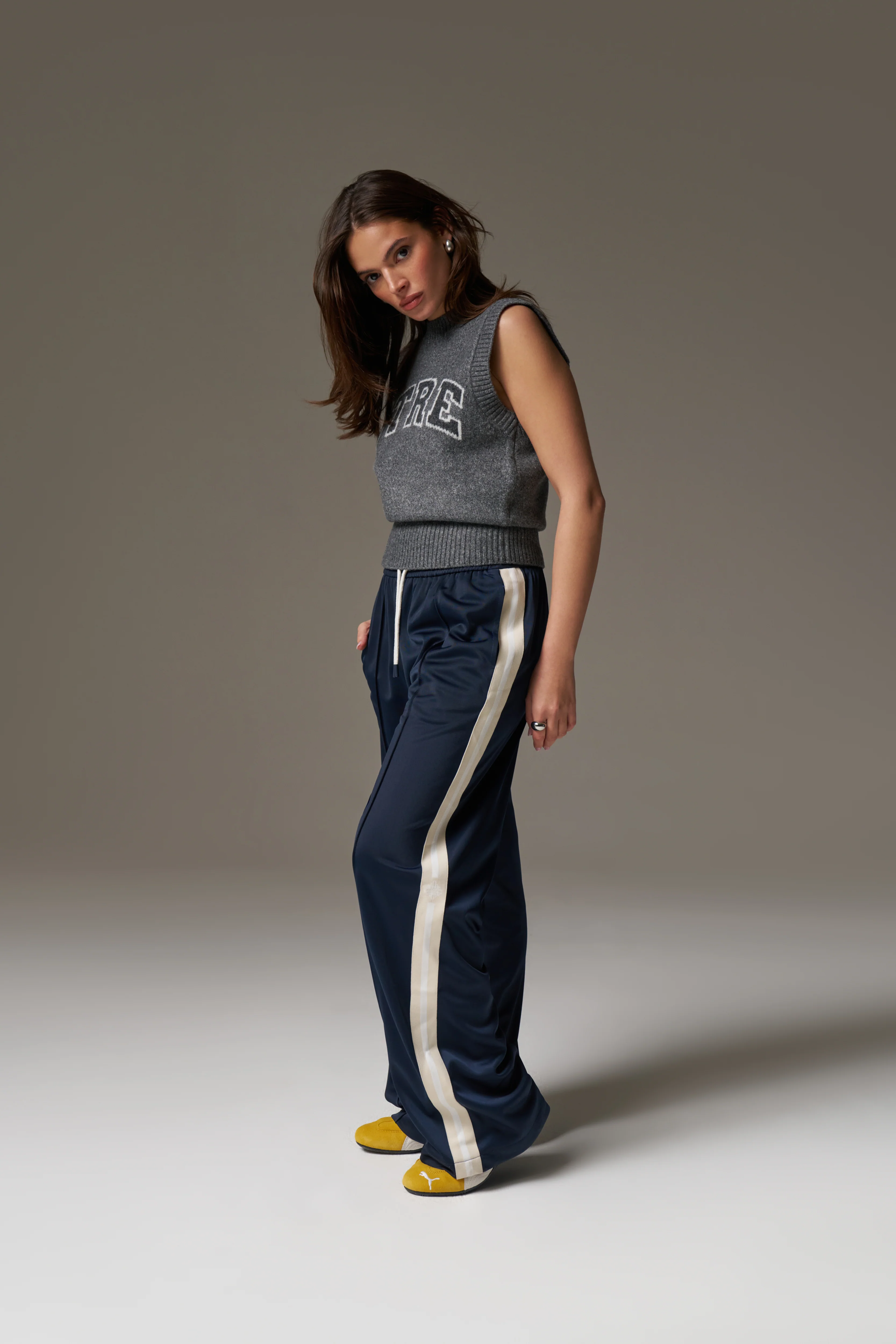 CTRE KNITTED VEST - GREY - Image 9