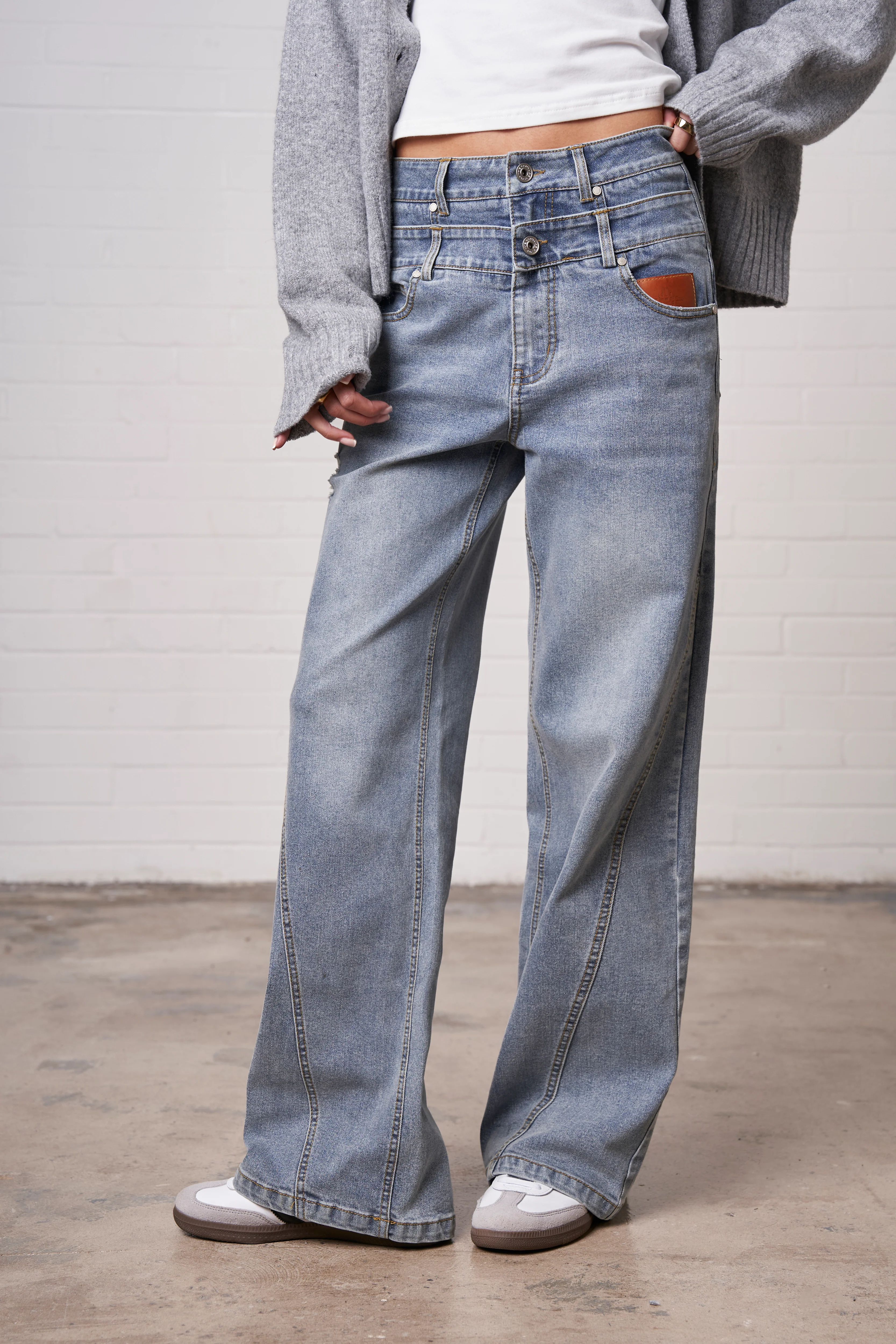 DISTRESSED DOUBLE WAISTBAND JEANS - BLUE WASH - Image 2