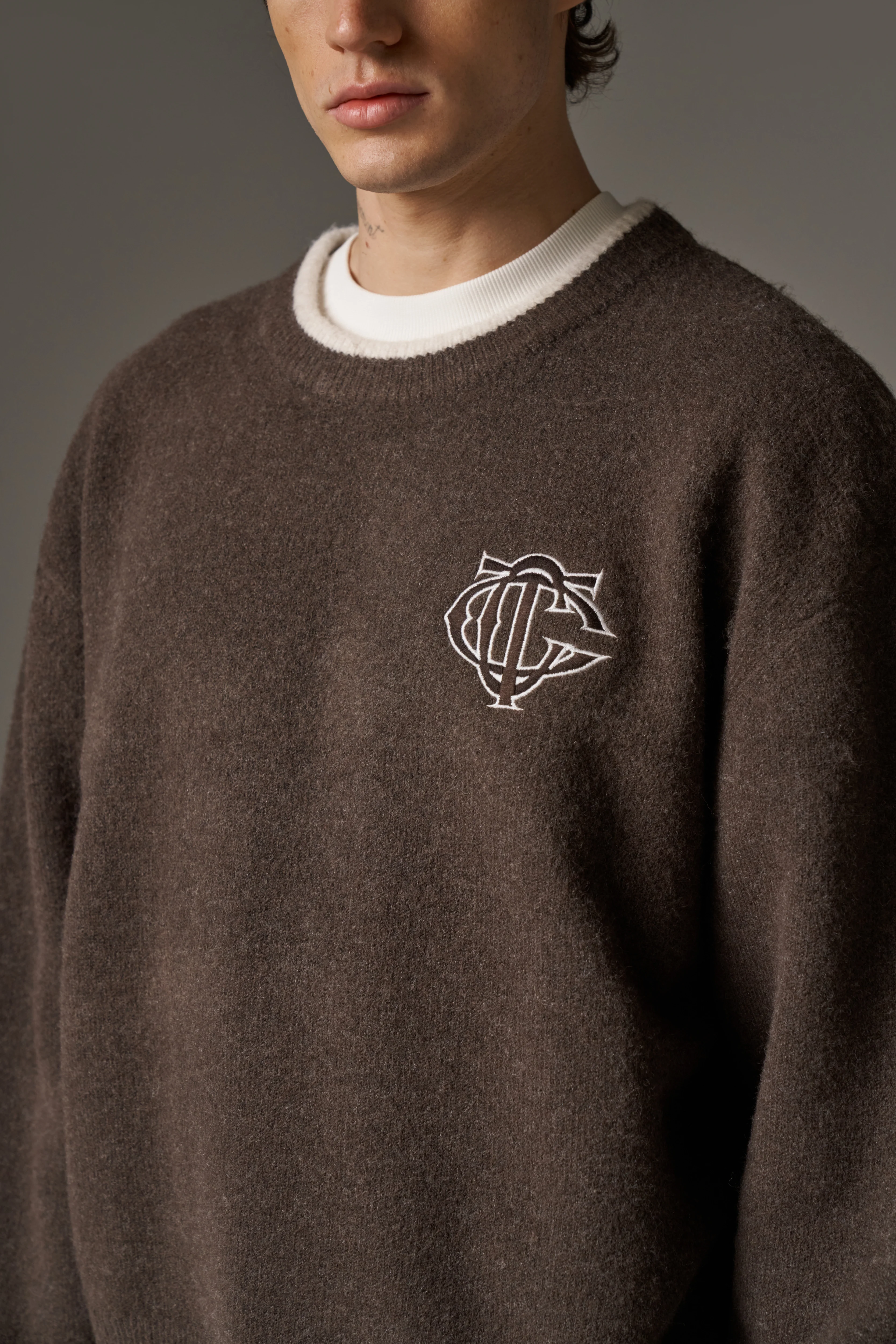 MONOGRAM KNITTED CREW - BROWN - Image 6