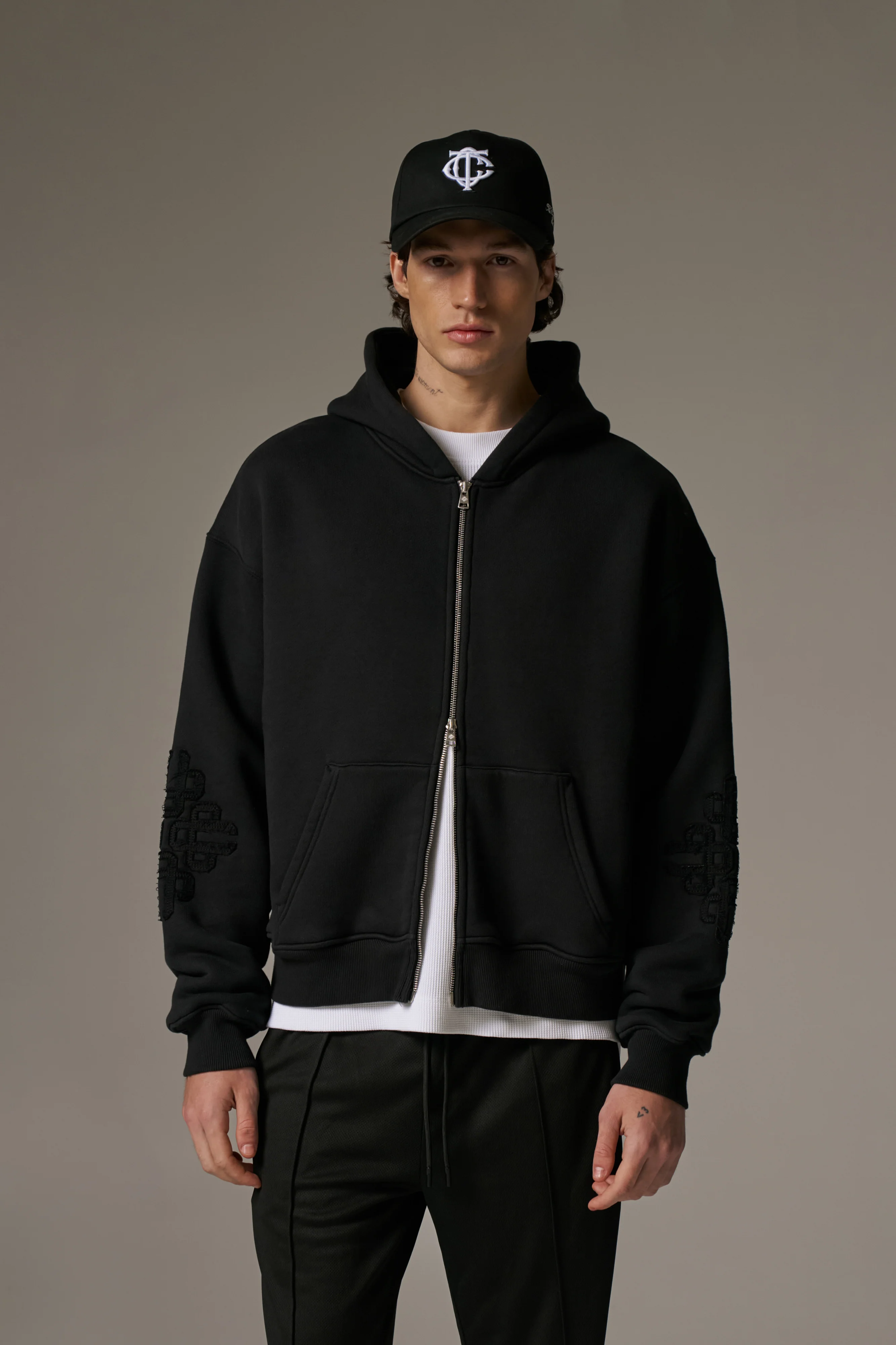 EMBLEM APPLIQUE ZIP THROUGH HOODIE - BLACK - Image 6