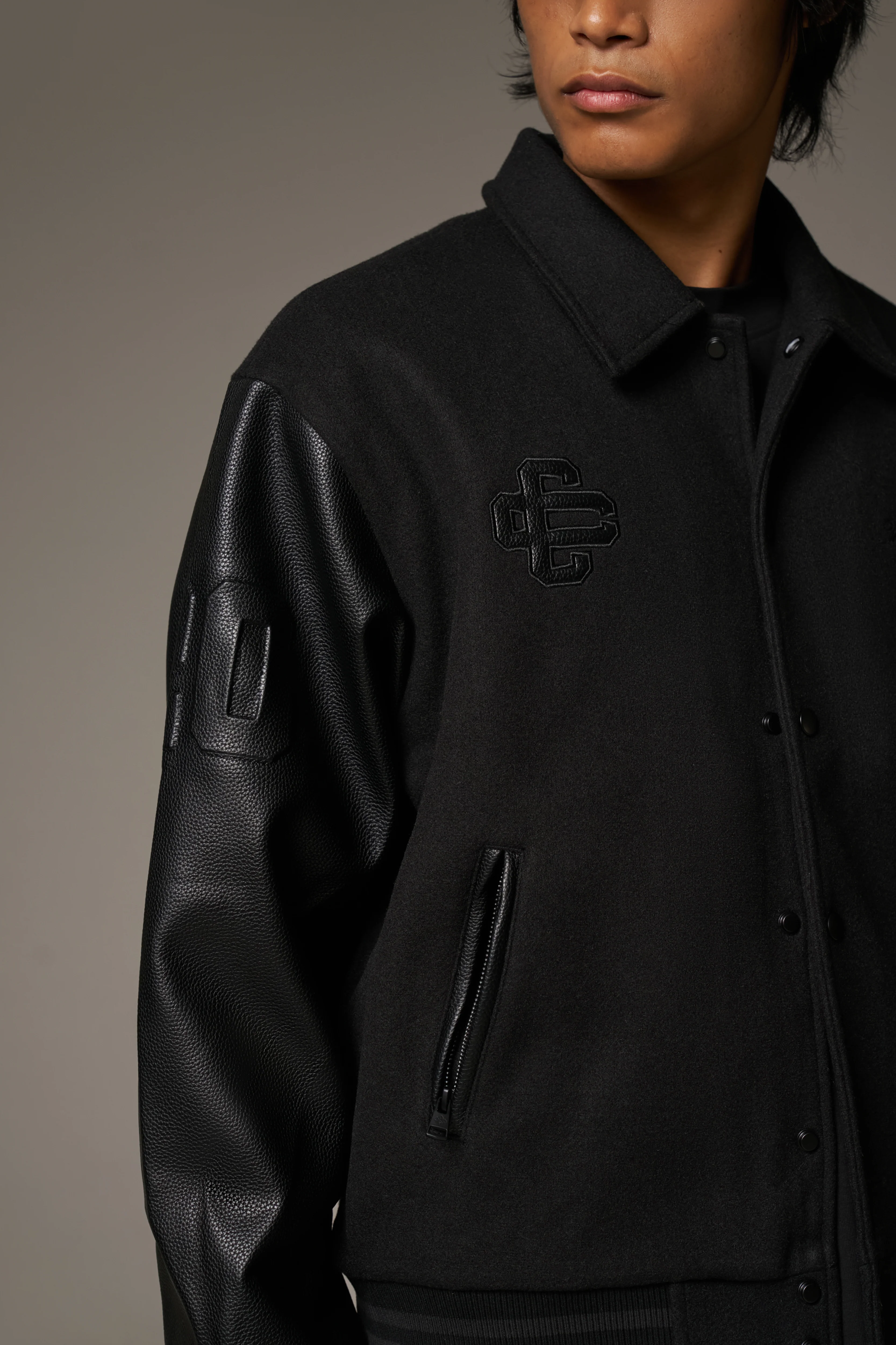 EMBLEM CHENILLE VARSITY JACKET - BLACK - Image 6