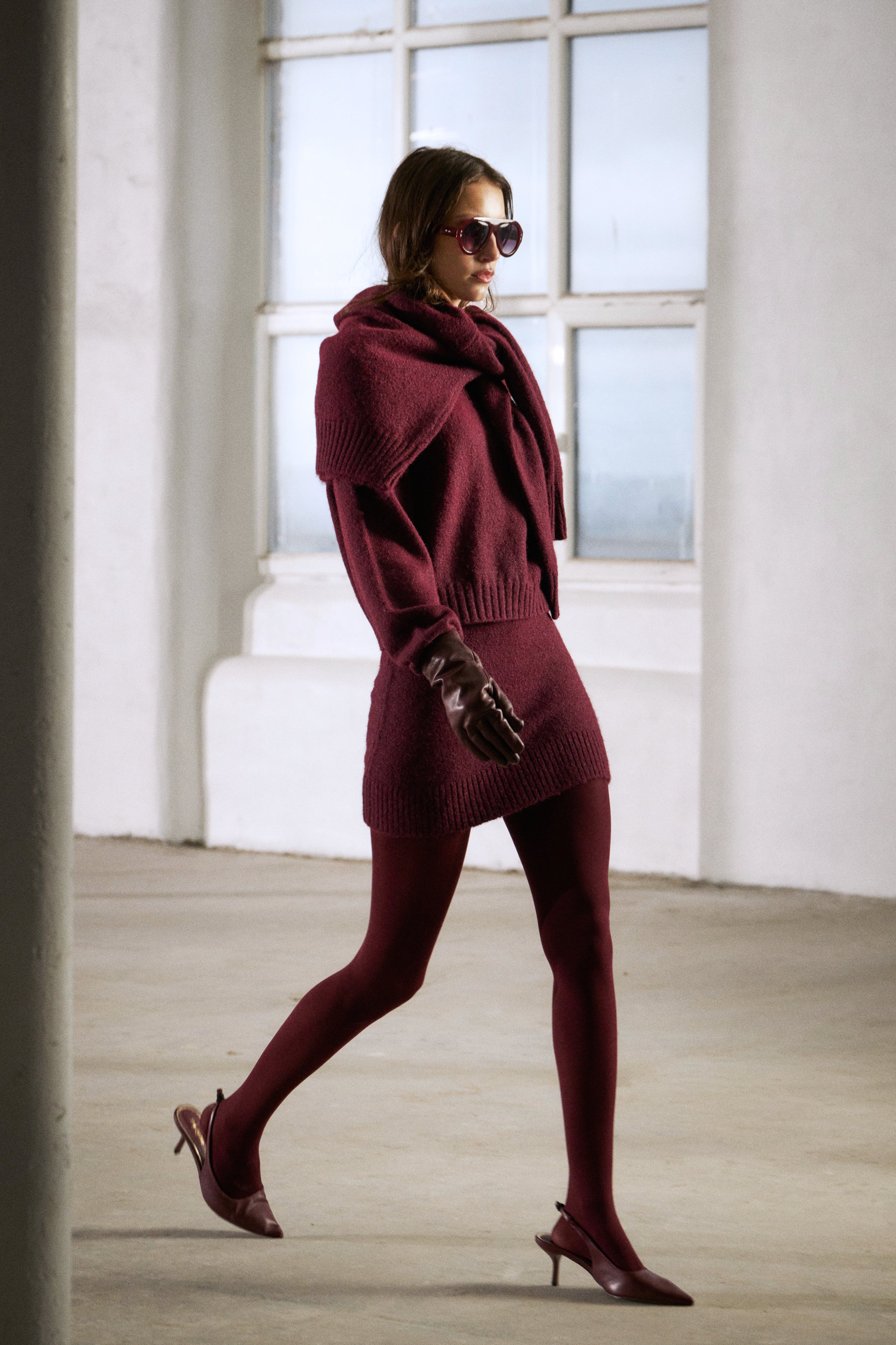 EMBLEM EMBROIDERED KNITTED CREW - PLUM - Image 3