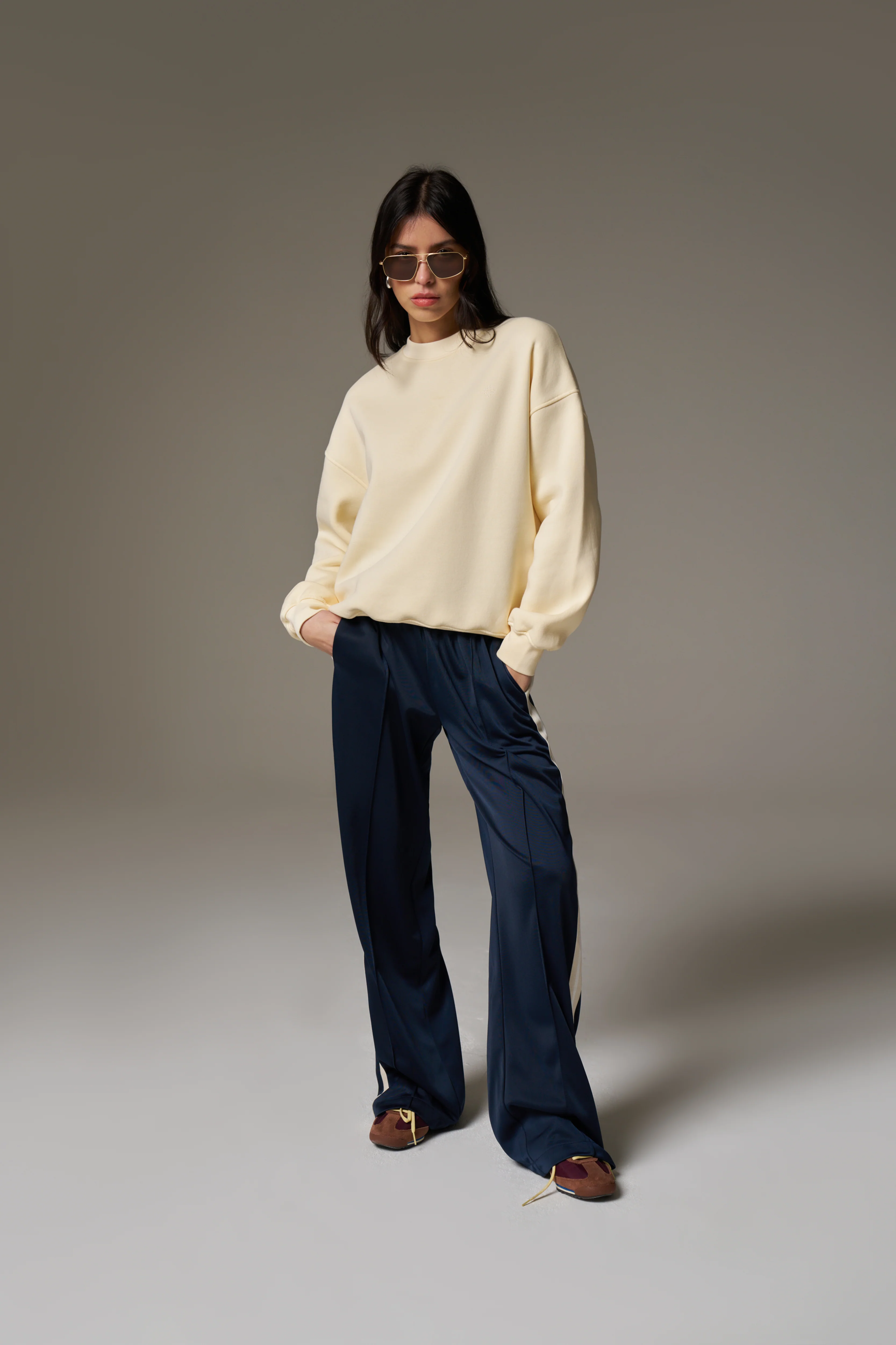 EMBLEM EMBROIDERED SWEATSHIRT - BUTTERMILK - Image 5
