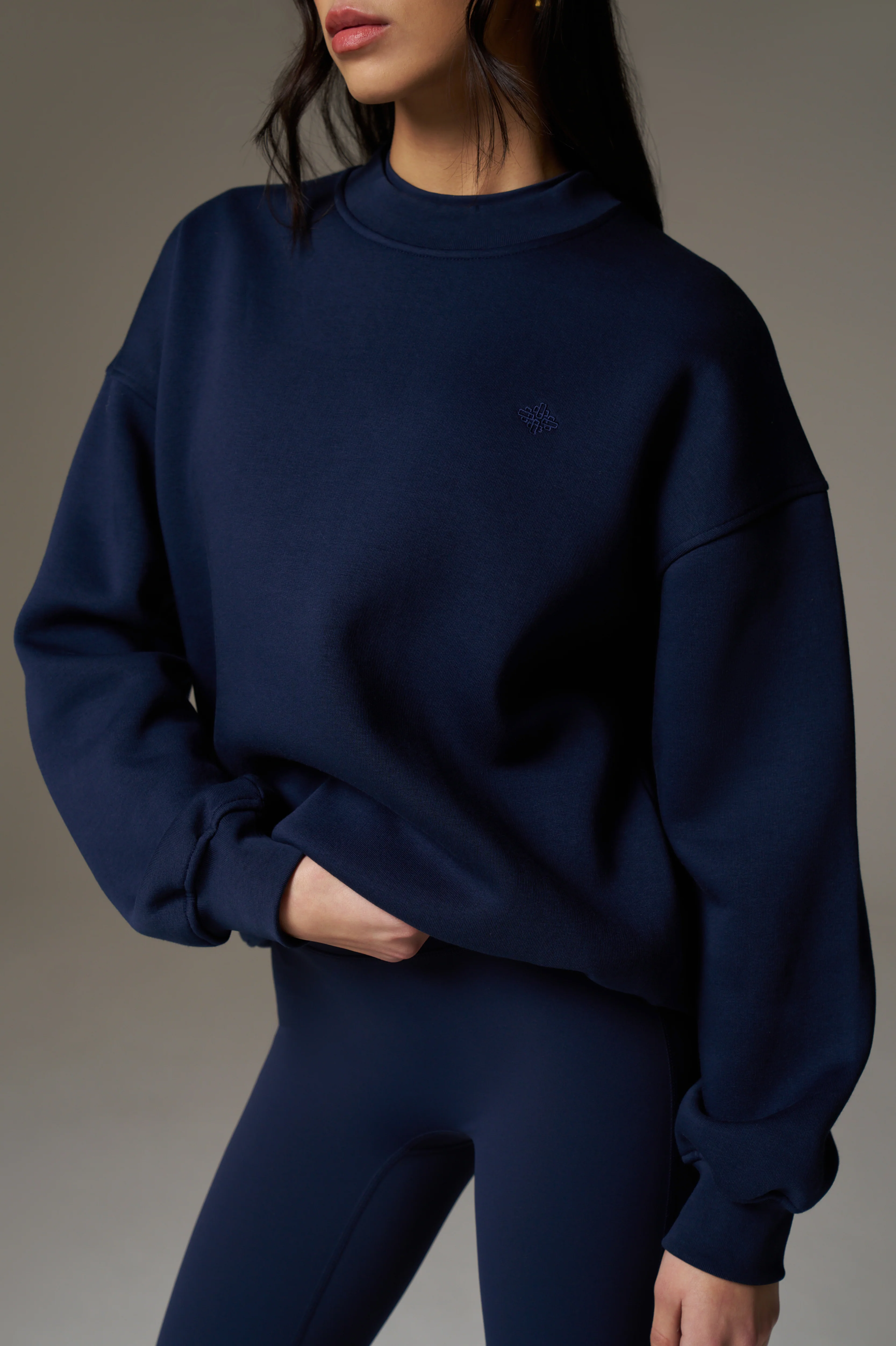 EMBLEM EMBROIDERED SWEATSHIRT - NAVY - Image 4