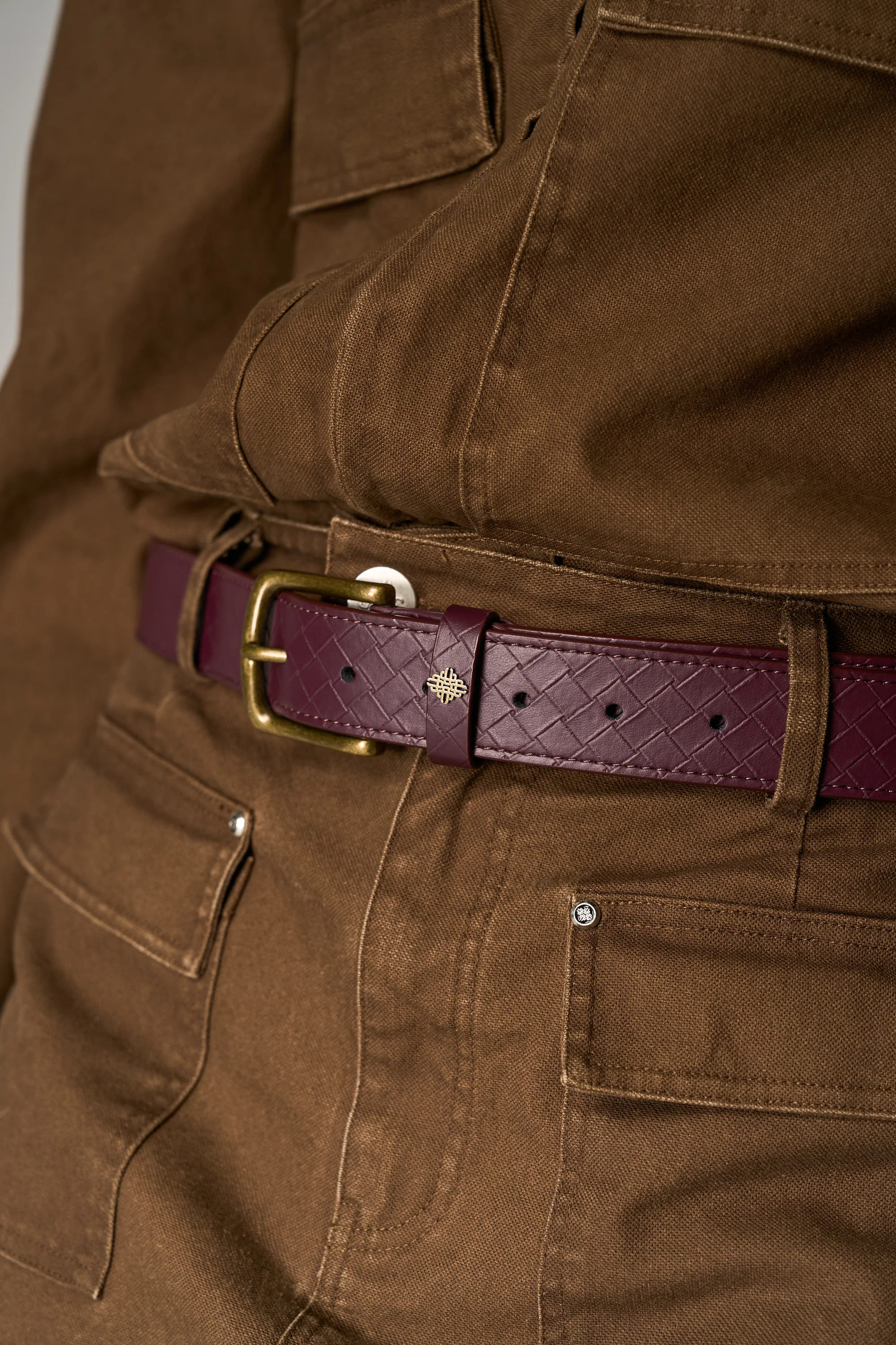 EMBLEM FAUX LEATHER WOVEN BELT - BURGUNDY