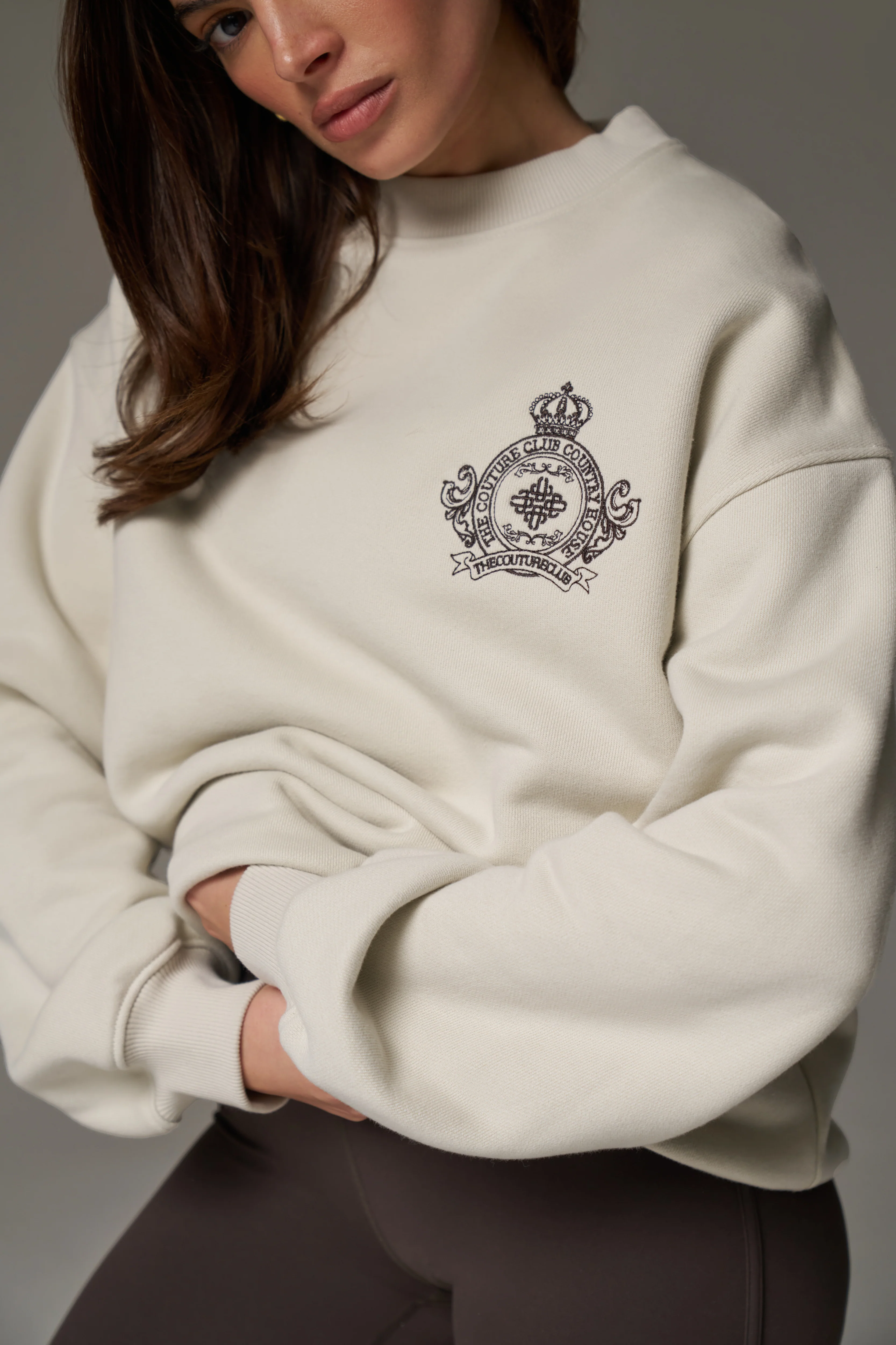 EMBROIDERED CREST OVERSIZED SWEATSHIRT - BONE - Image 4