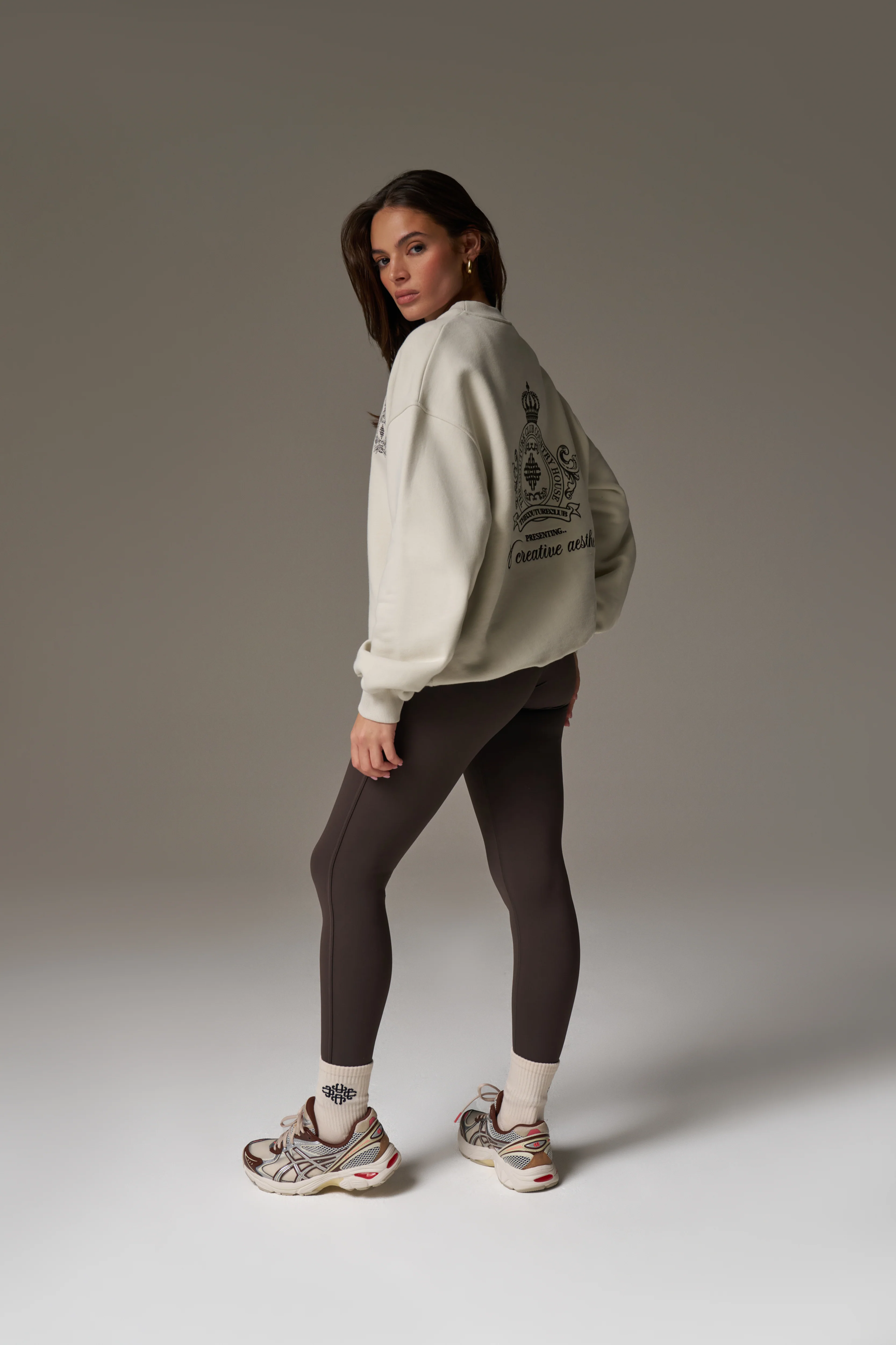 EMBROIDERED CREST OVERSIZED SWEATSHIRT - BONE - Image 6