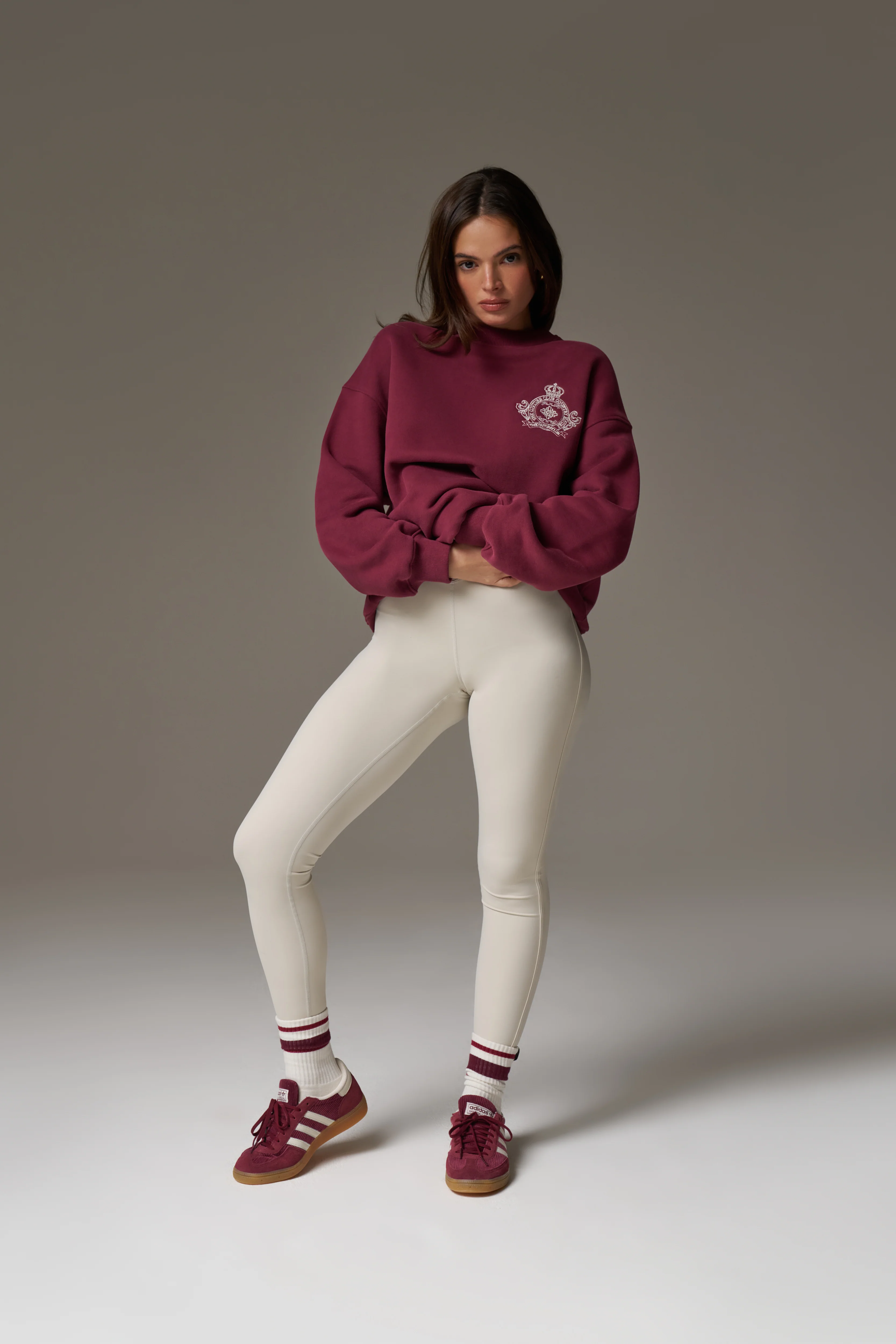 EMBROIDERED CREST OVERSIZED SWEATSHIRT - BURGUNDY - Image 8
