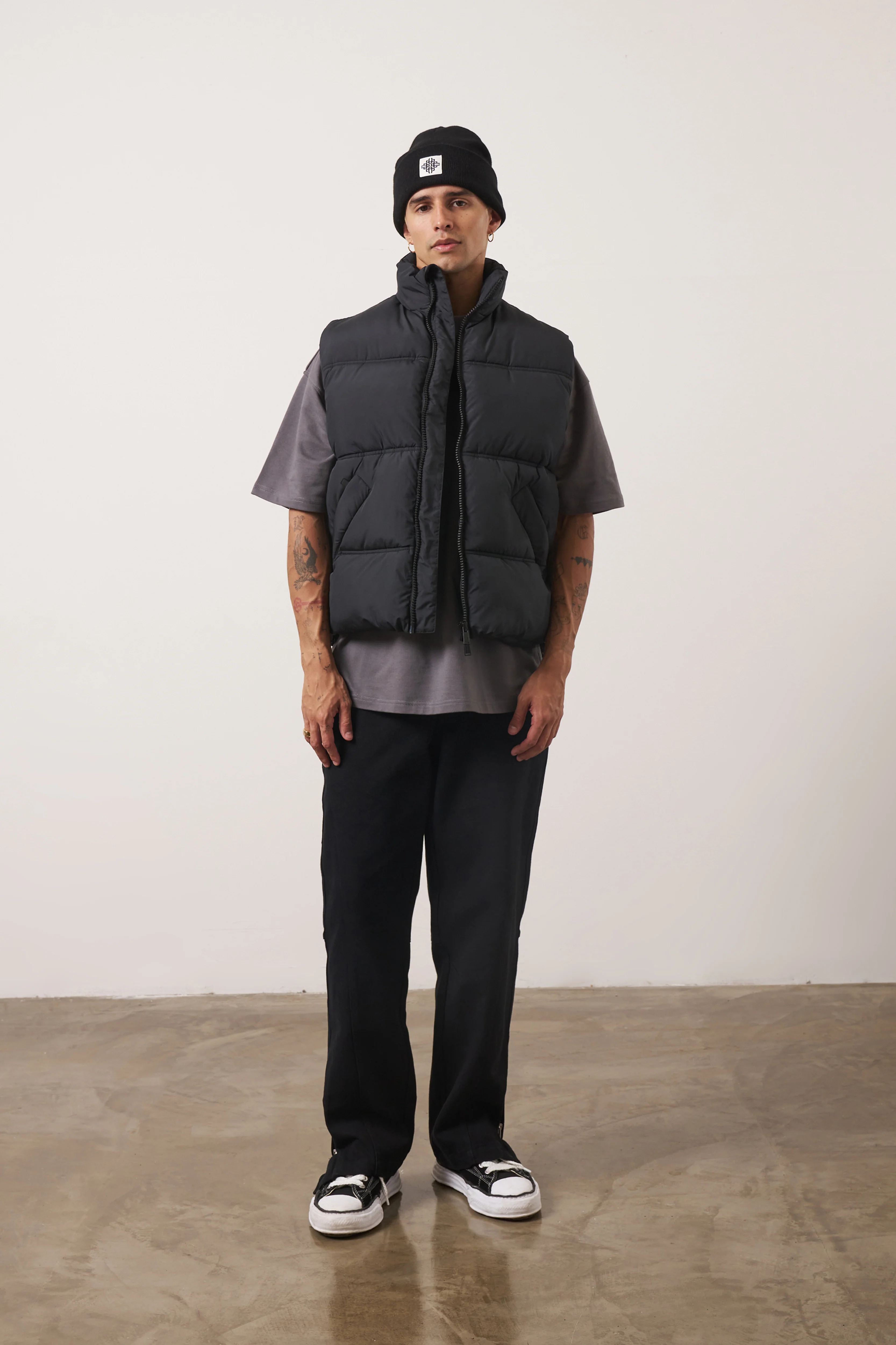 ESSENTIALS MATTE GILET - BLACK - Image 3