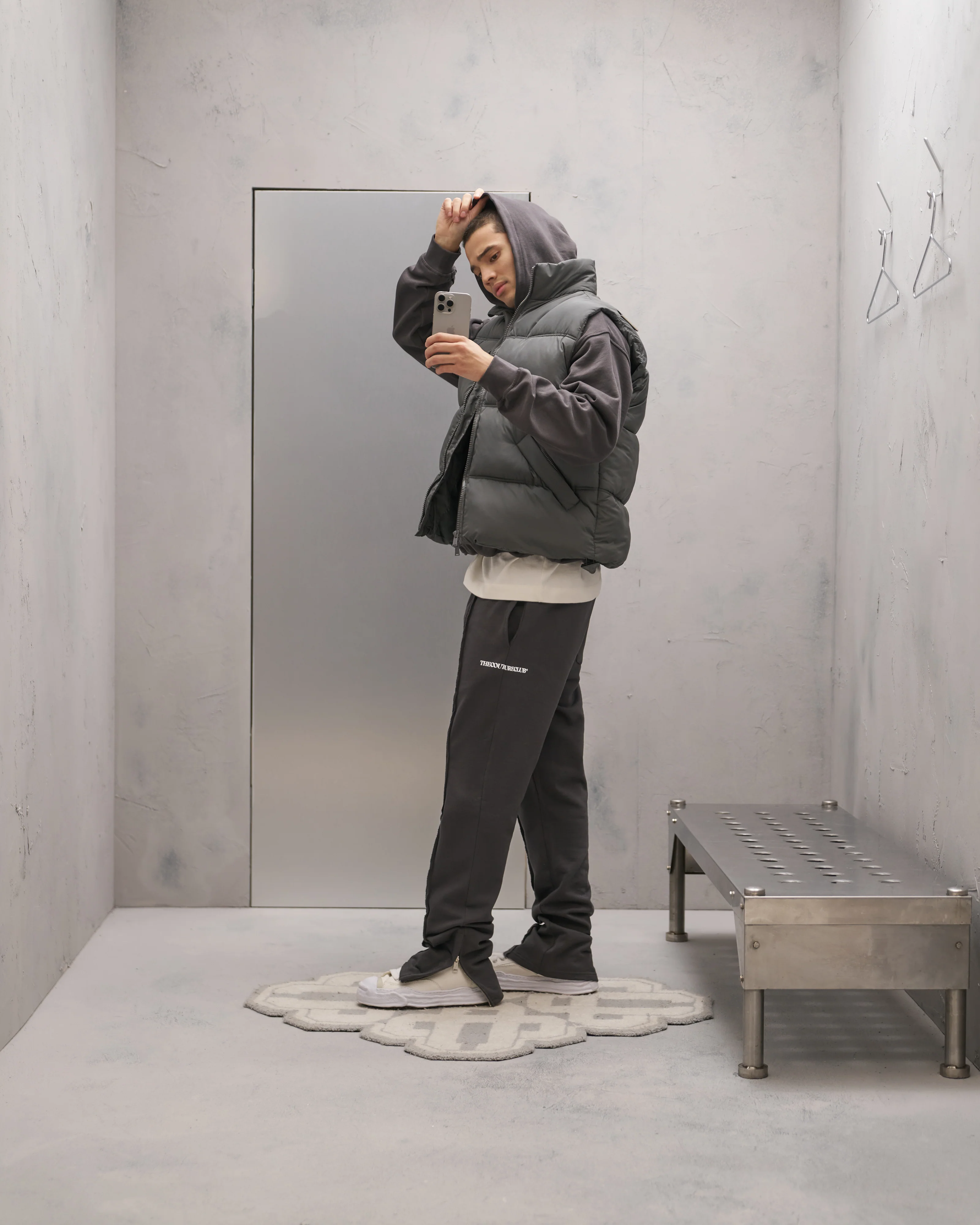 ESSENTIALS MATTE GILET - CHARCOAL - Image 2
