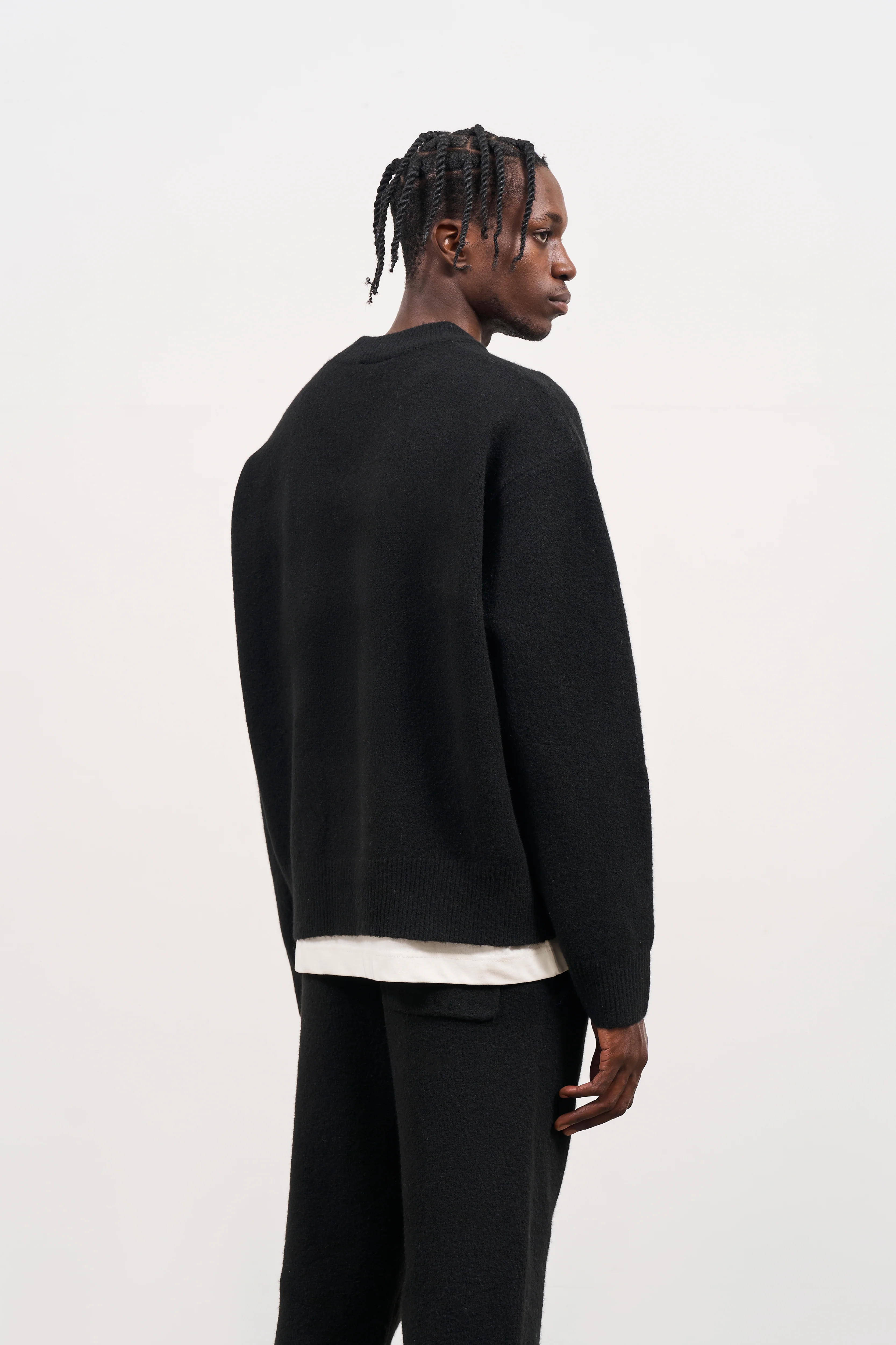 FLUFFY EMBLEM KNITTED CREW - BLACK - Image 5