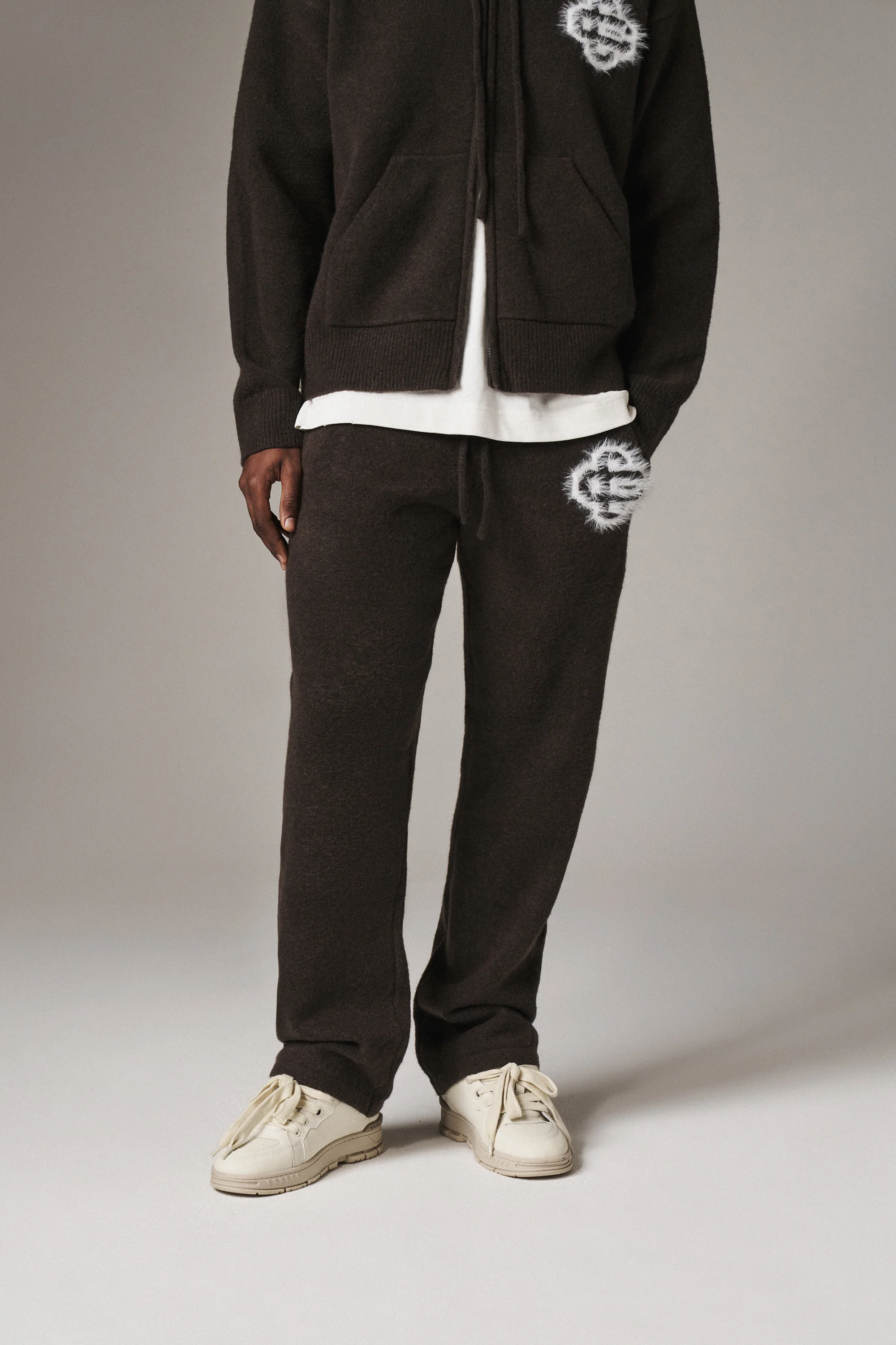 FLUFFY EMBLEM KNITTED JOGGERS - BROWN - Image 2