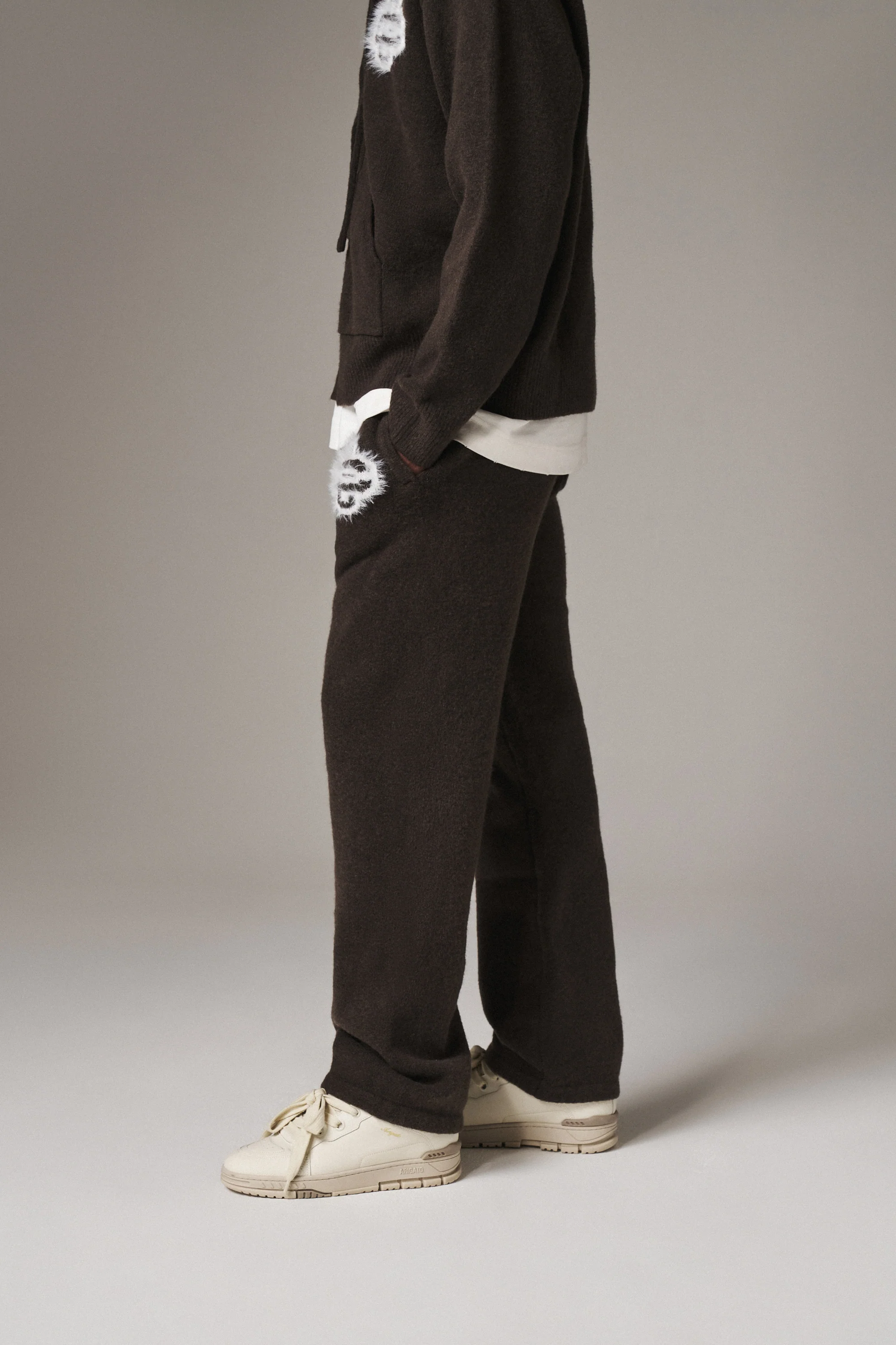FLUFFY EMBLEM KNITTED JOGGERS - BROWN - Image 8