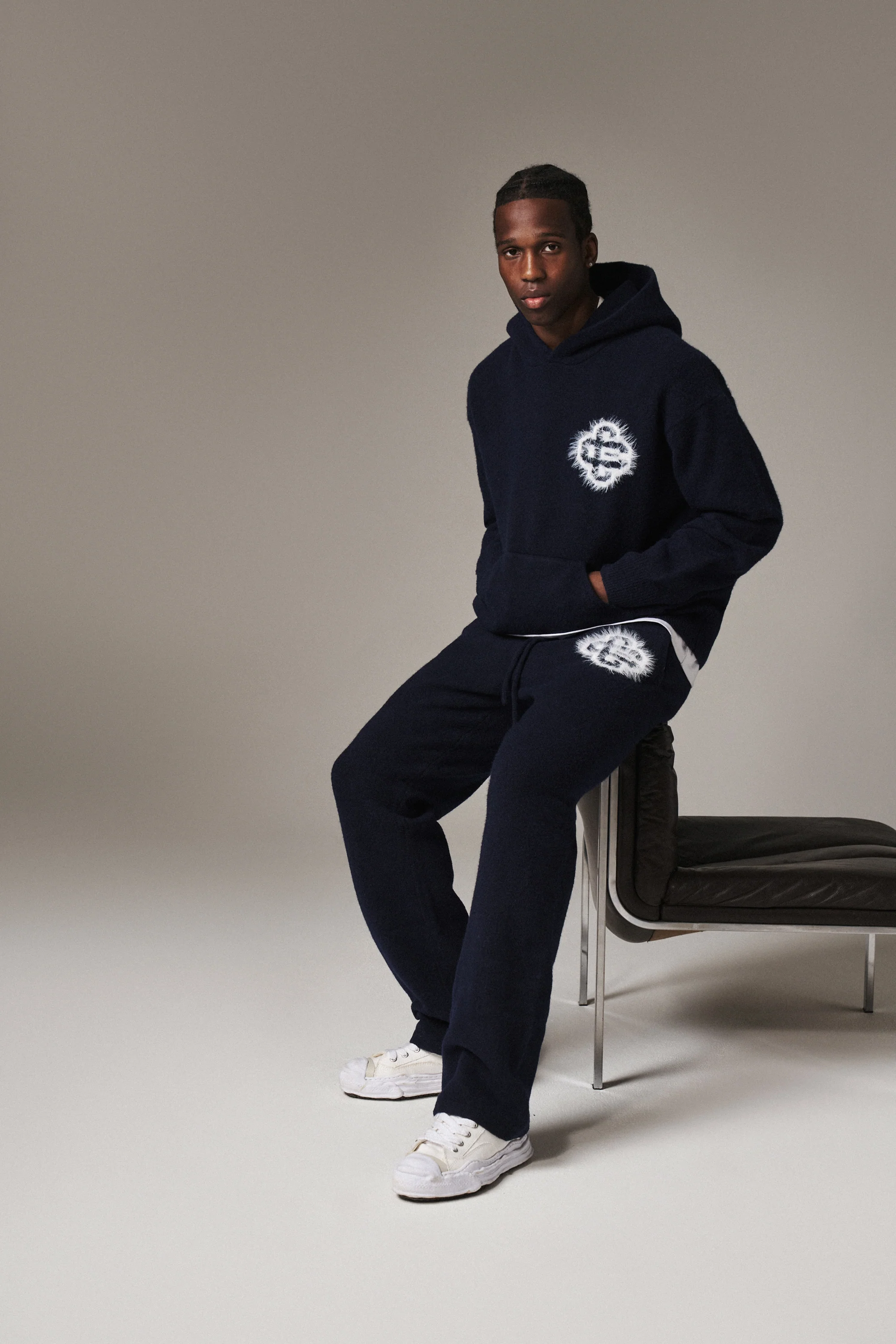 FLUFFY EMBLEM KNITTED JOGGERS - NAVY - Image 4