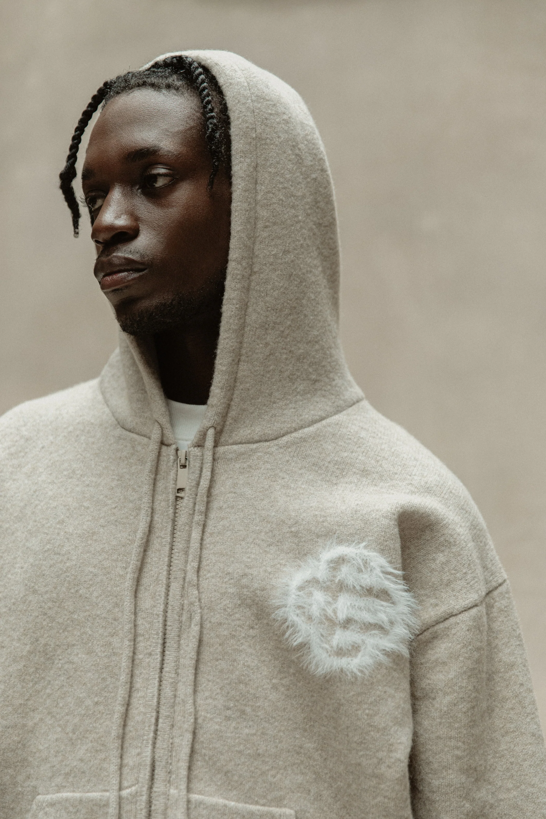 FLUFFY EMBLEM ZIP THROUGH KNITTED HOODIE - BEIGE - Image 4