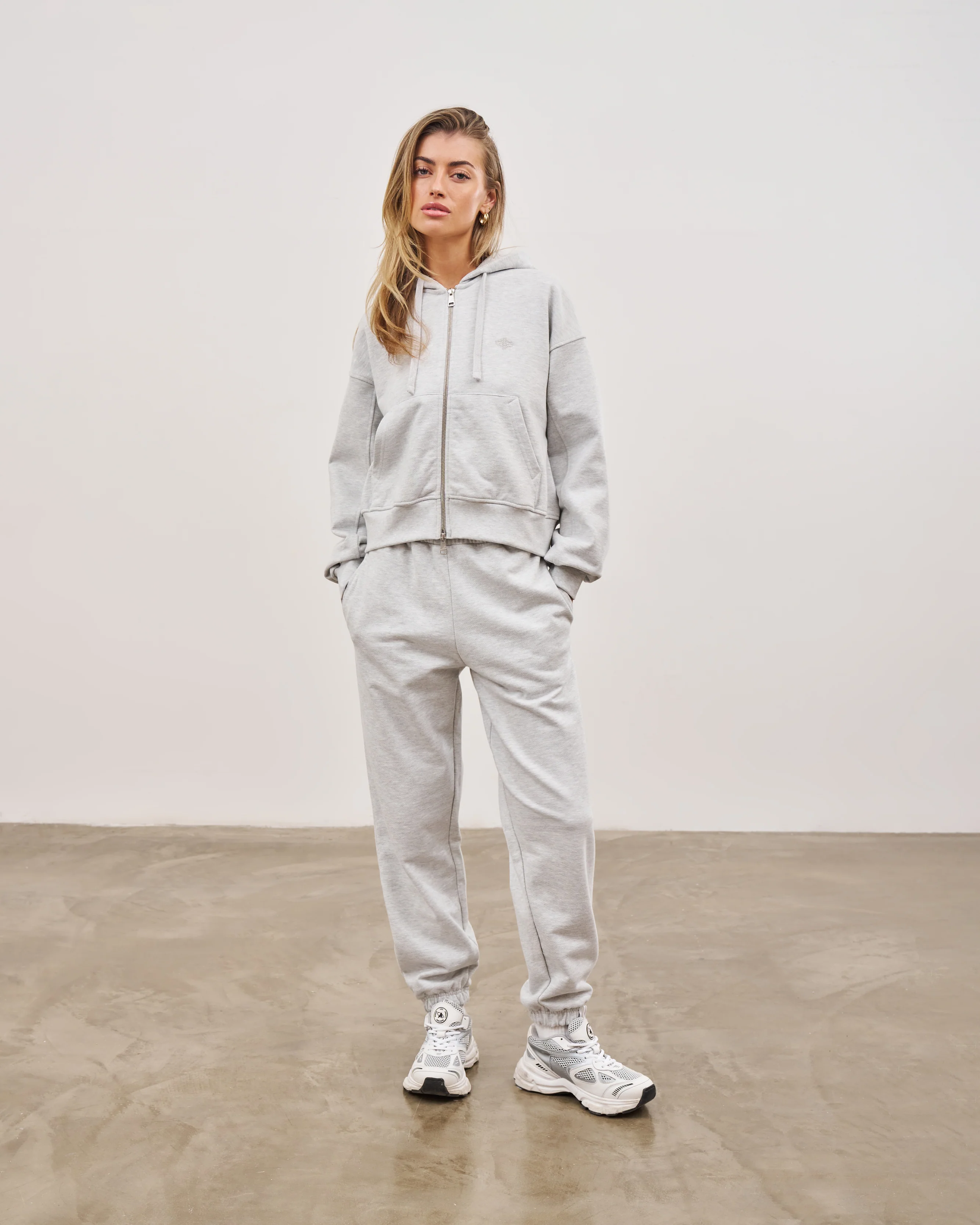 EMBLEM RELAXED JOGGERS - GREY MARL - Image 5