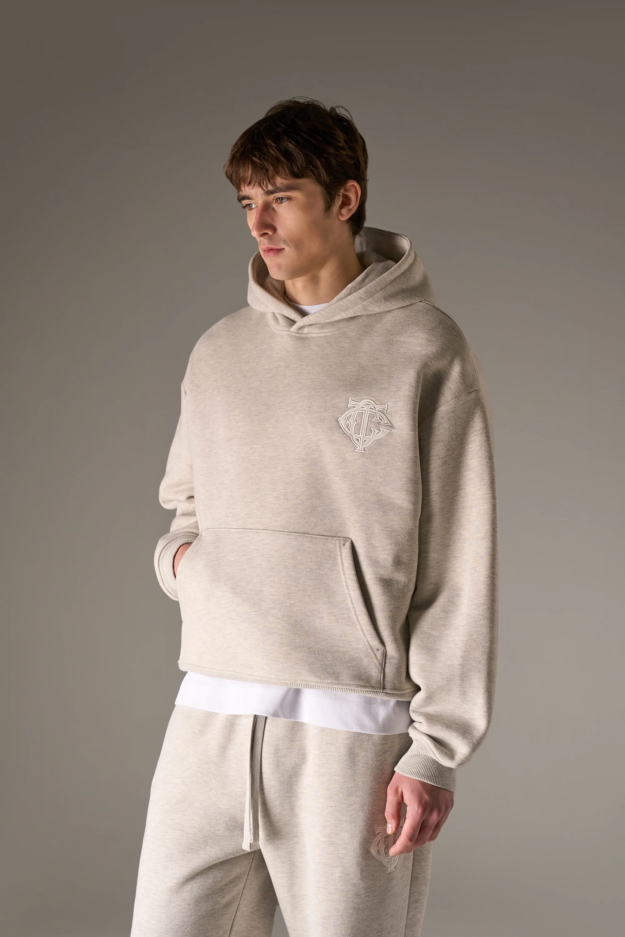 HEAVYWEIGHT MONOGRAM APPLIQUE EMBLEM HOODIE - GREY MARL - Image 4