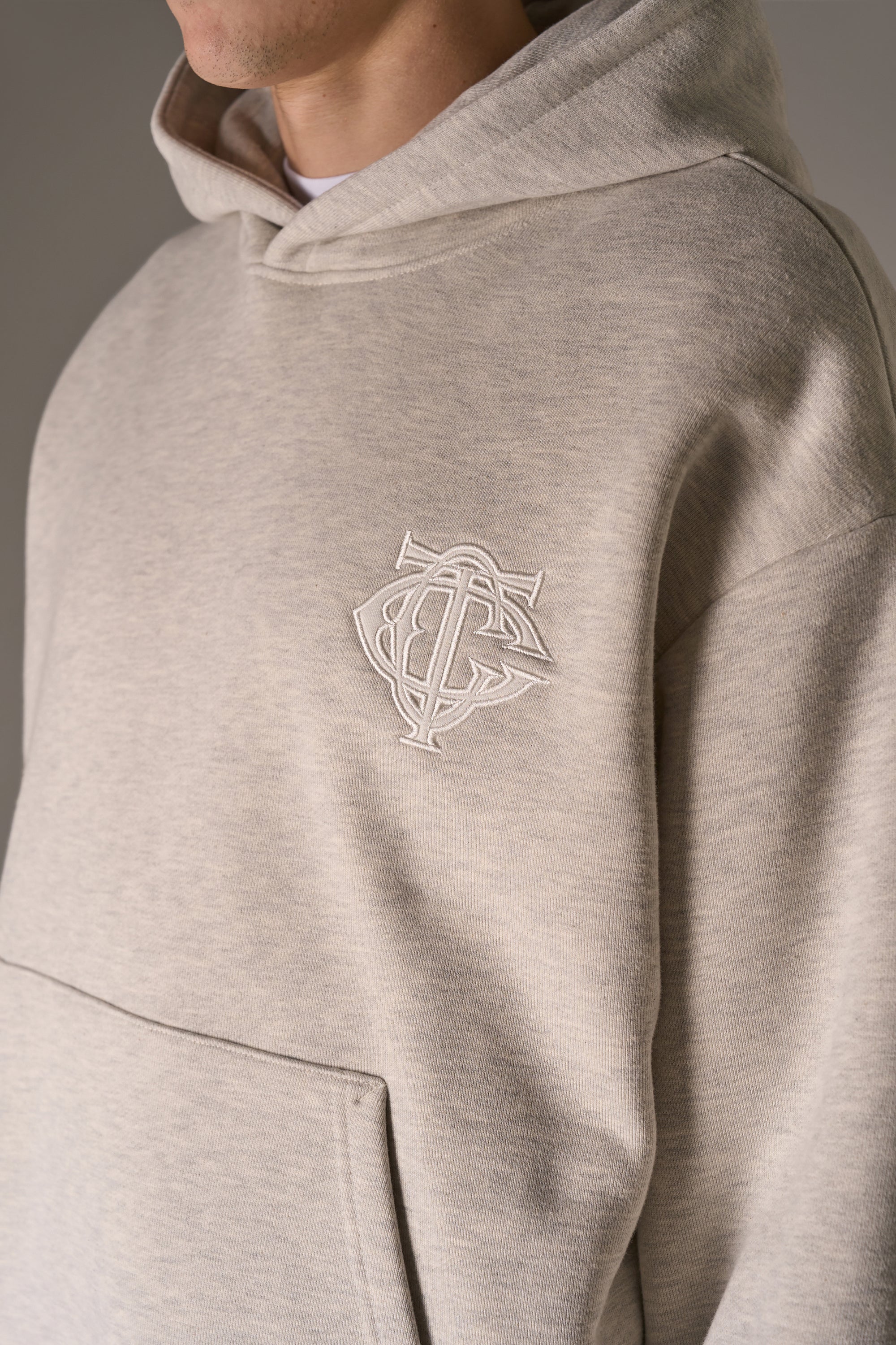 HEAVYWEIGHT MONOGRAM APPLIQUE EMBLEM HOODIE - GREY MARL - Image 5