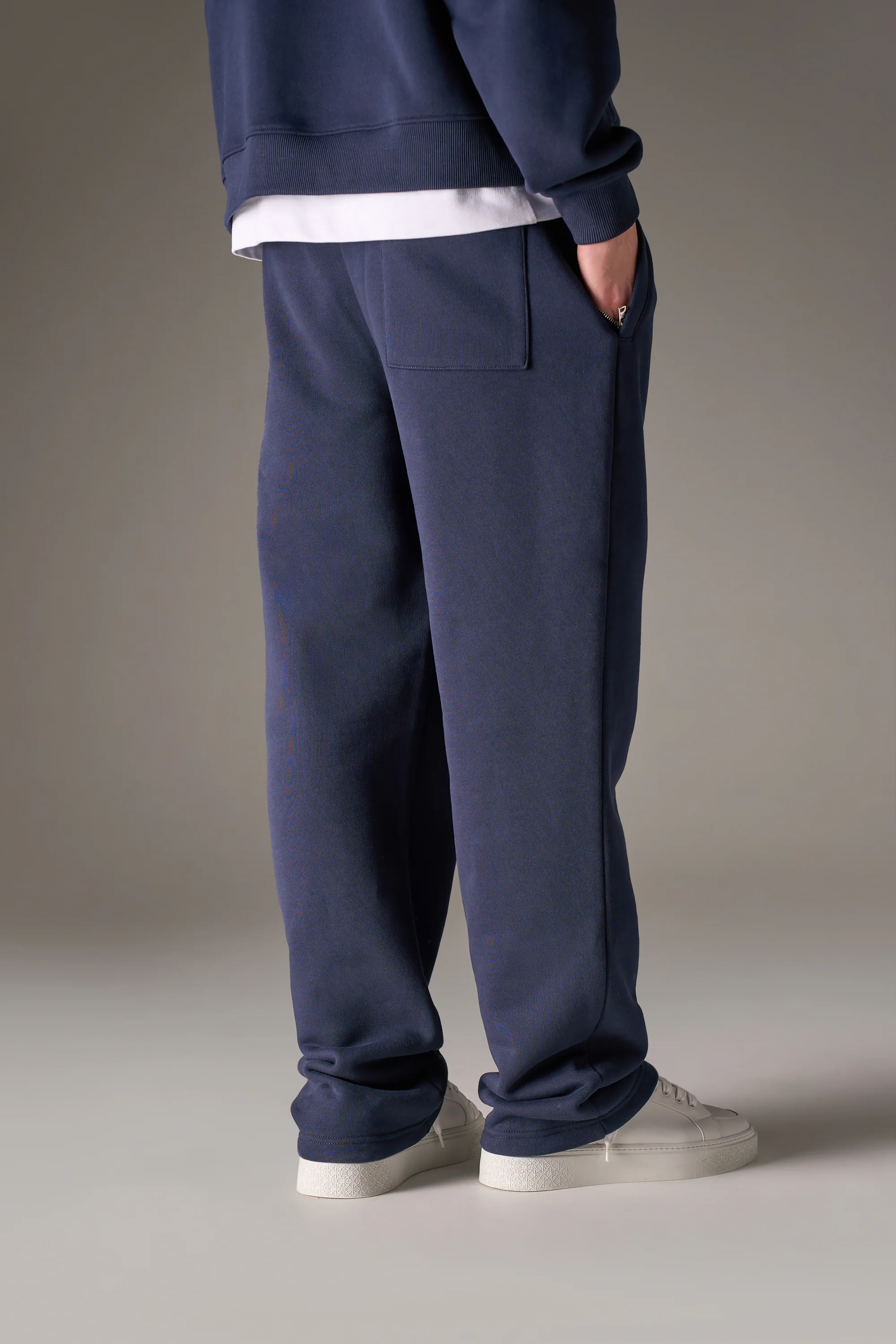 HEAVYWEIGHT MONOGRAM APPLIQUE EMBLEM JOGGERS - NAVY - Image 6