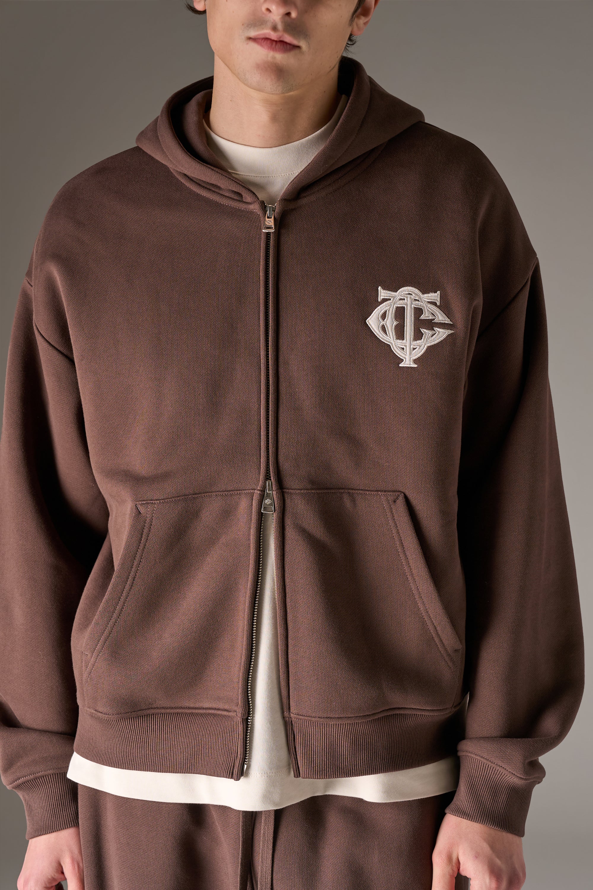 HEAVYWEIGHT MONOGRAM APPLIQUE EMBLEM ZIP THROUGH - BROWN - Image 4